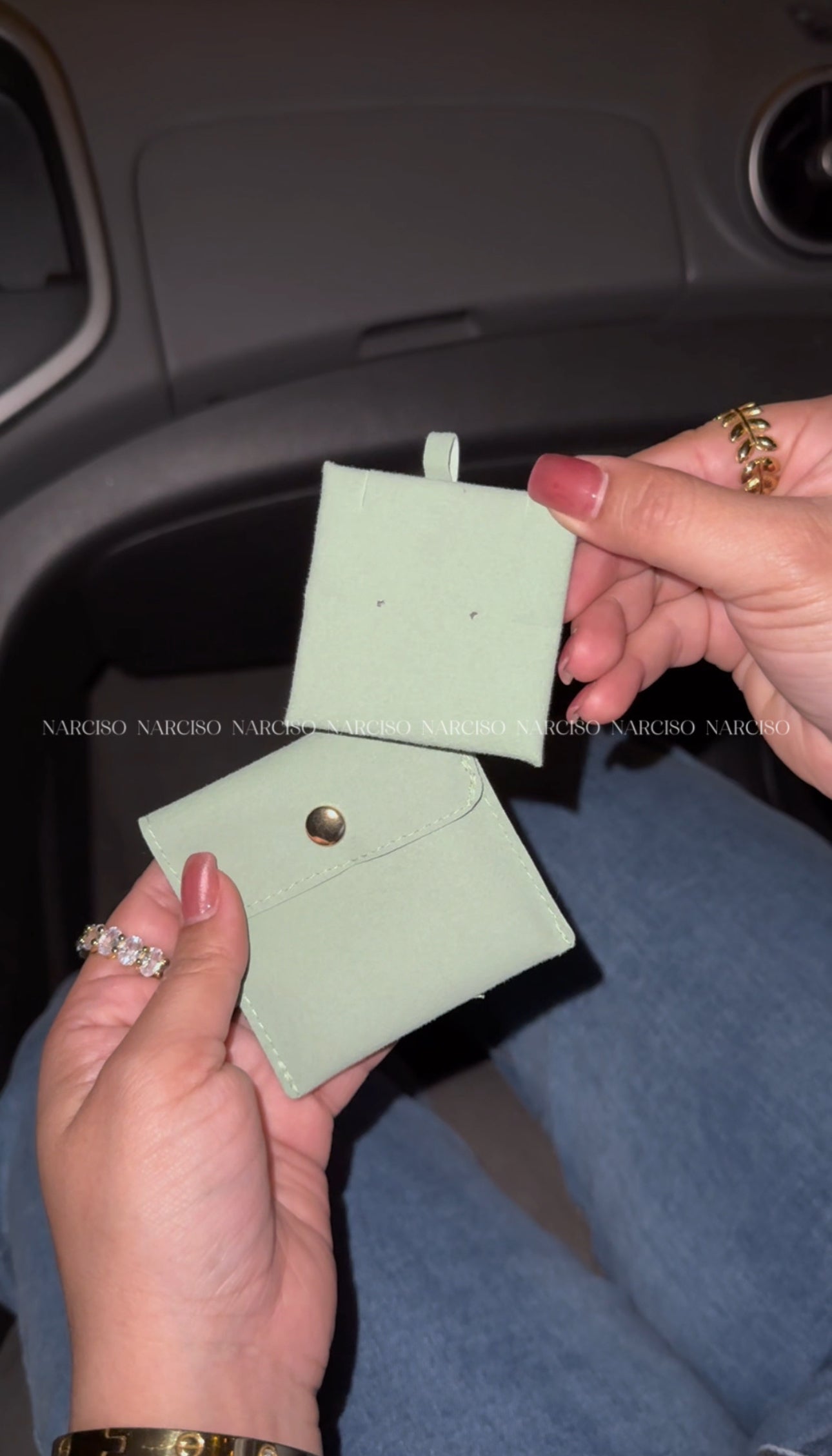 Bolsita y base verde