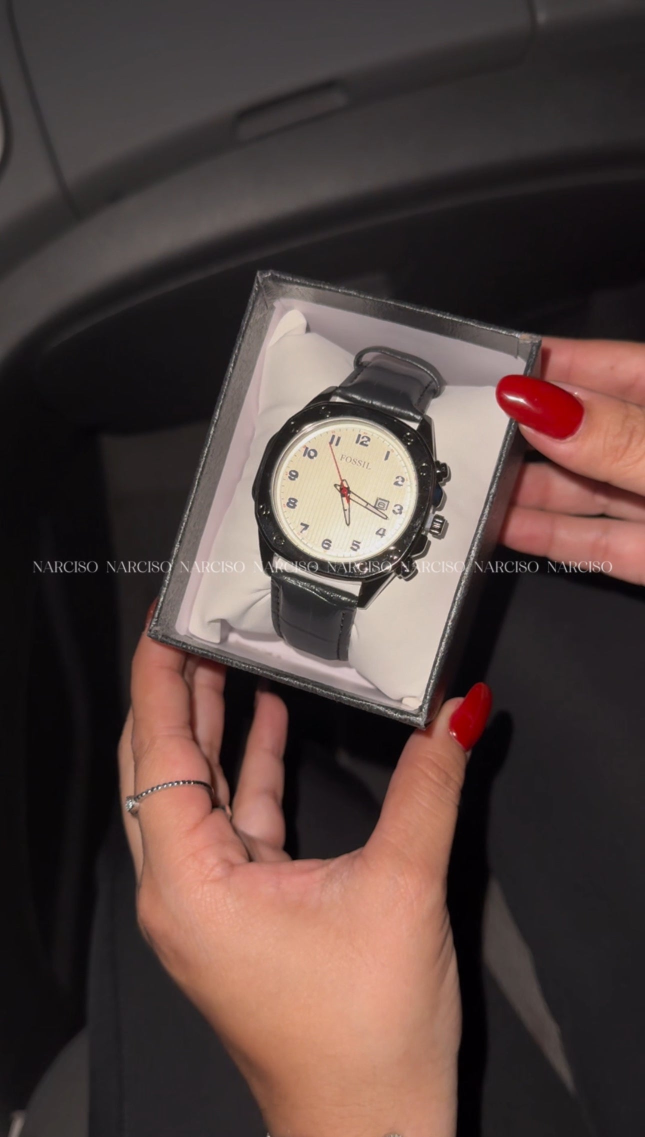 Fossil negro con blanco