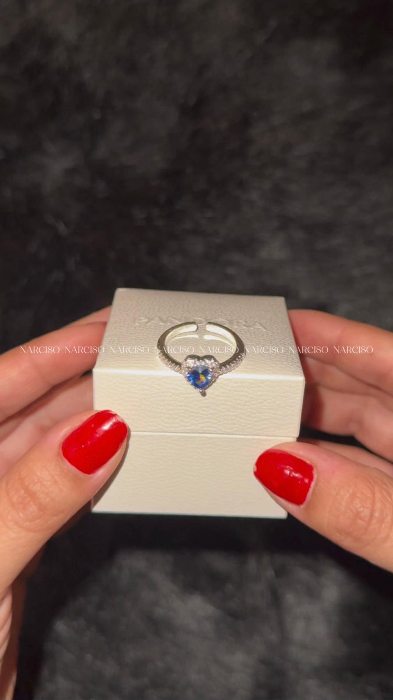 Anillo Pandora plateado corazón azul