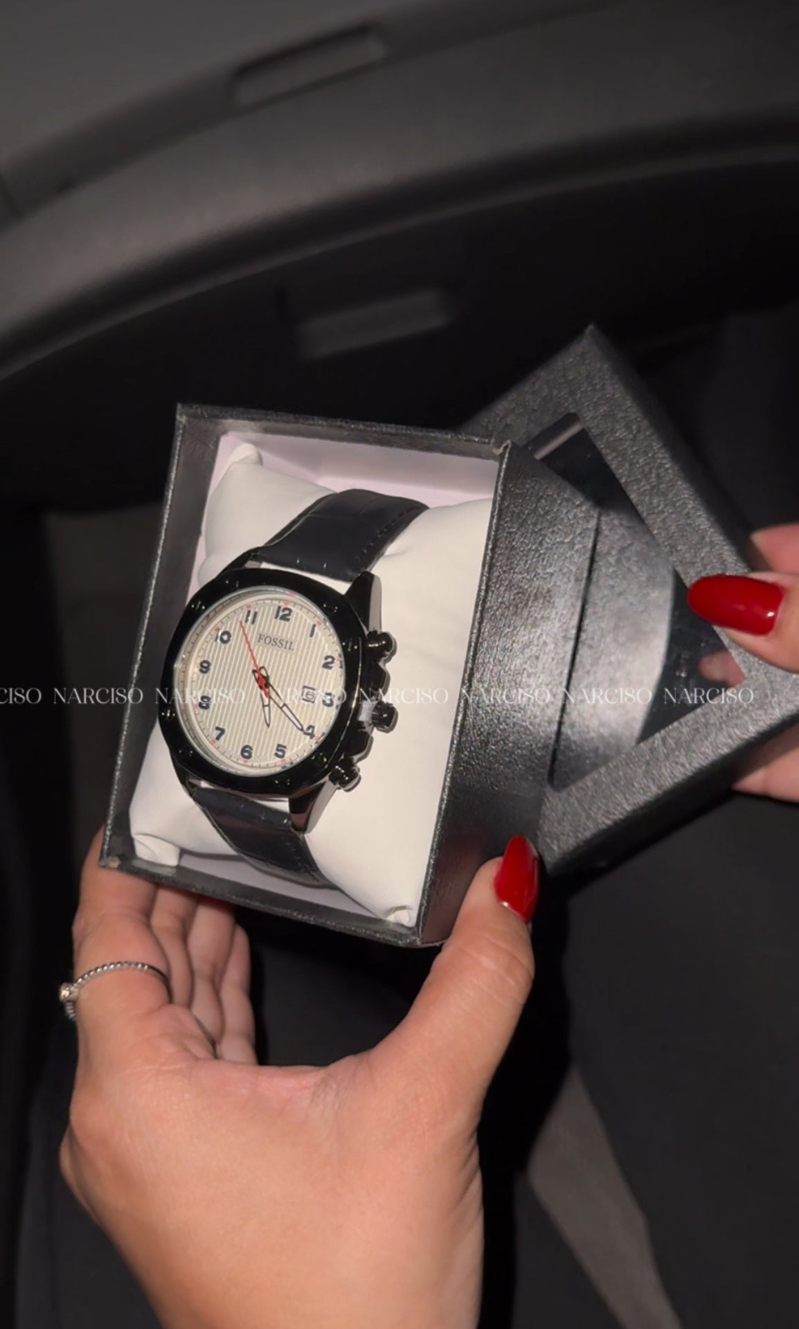 Fossil negro con blanco