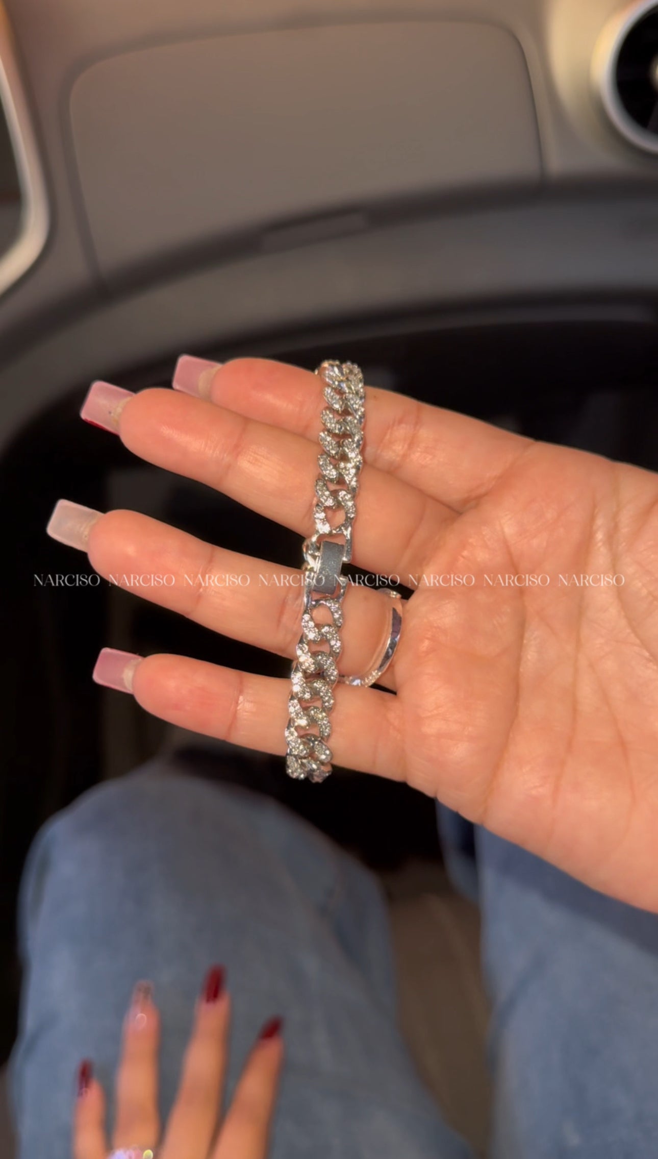 Brazalete brilloso plateado