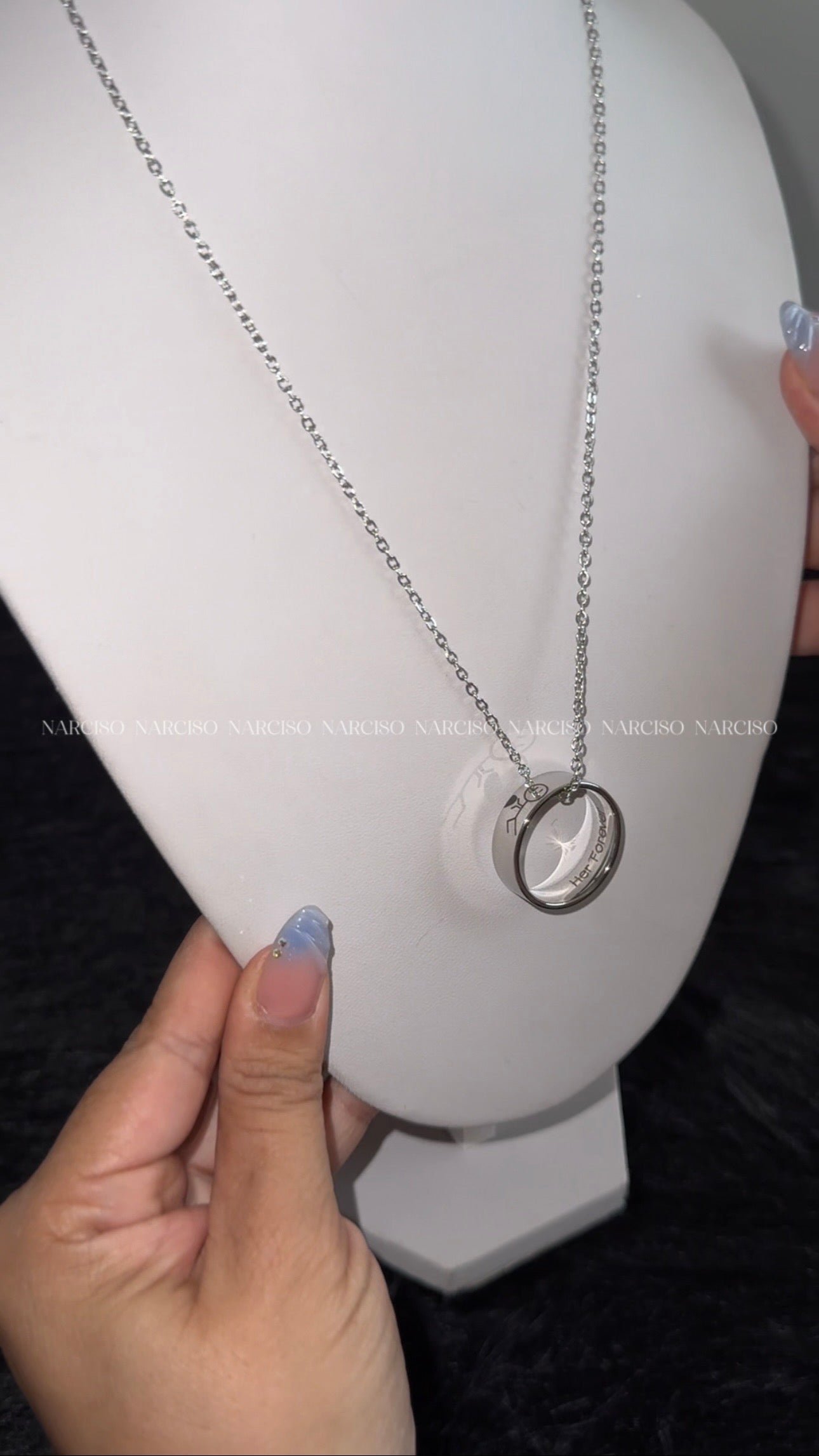 Dúo de anillos en collar