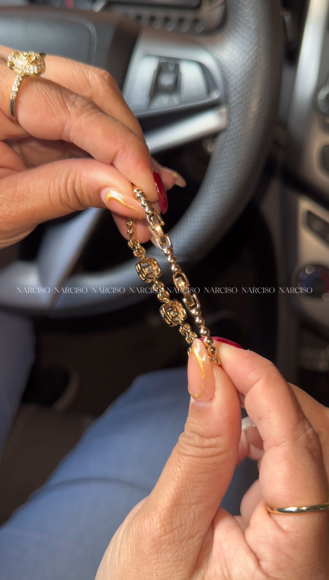 Brazalete dorado brilloso