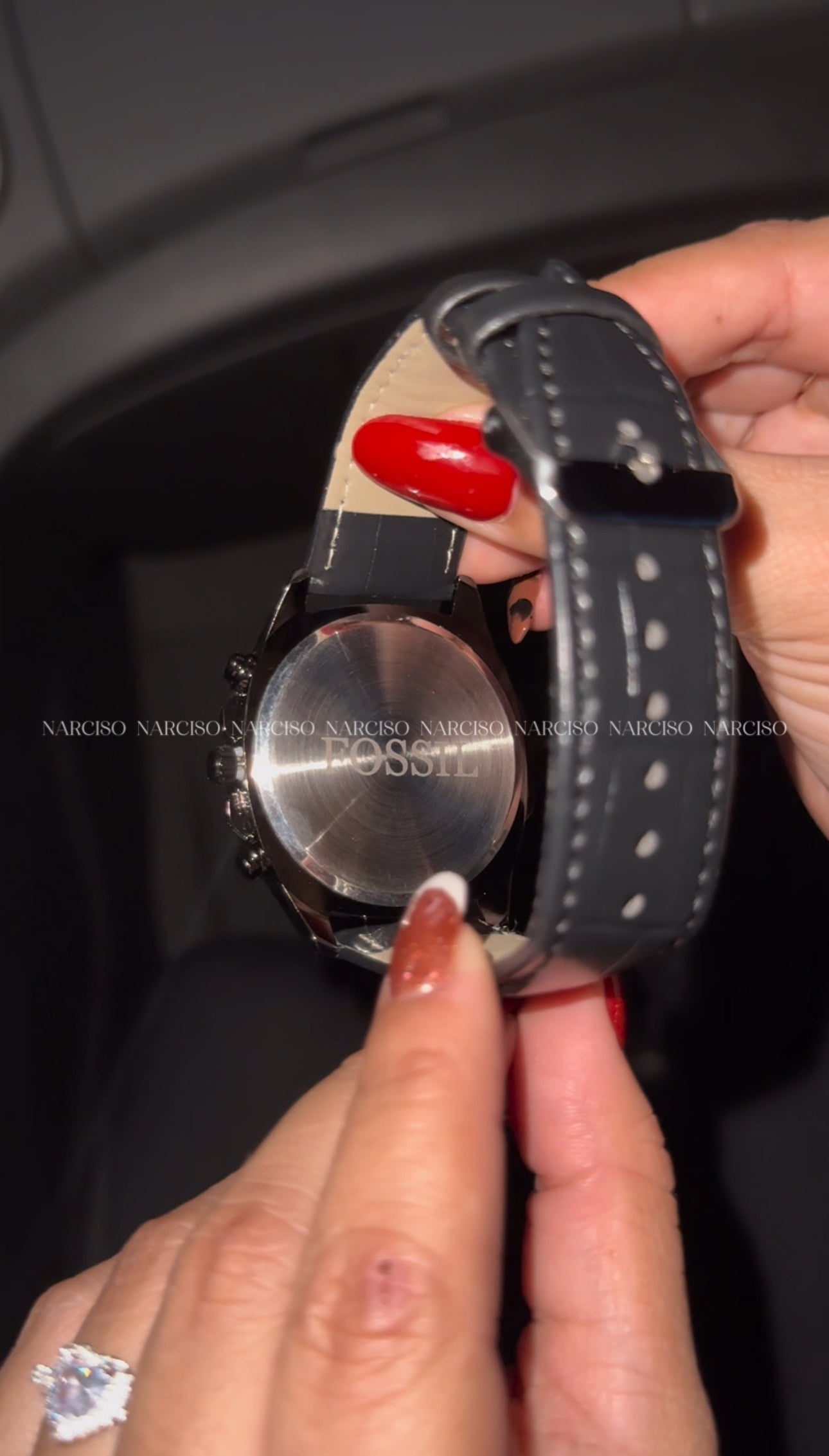 Fossil negro con blanco