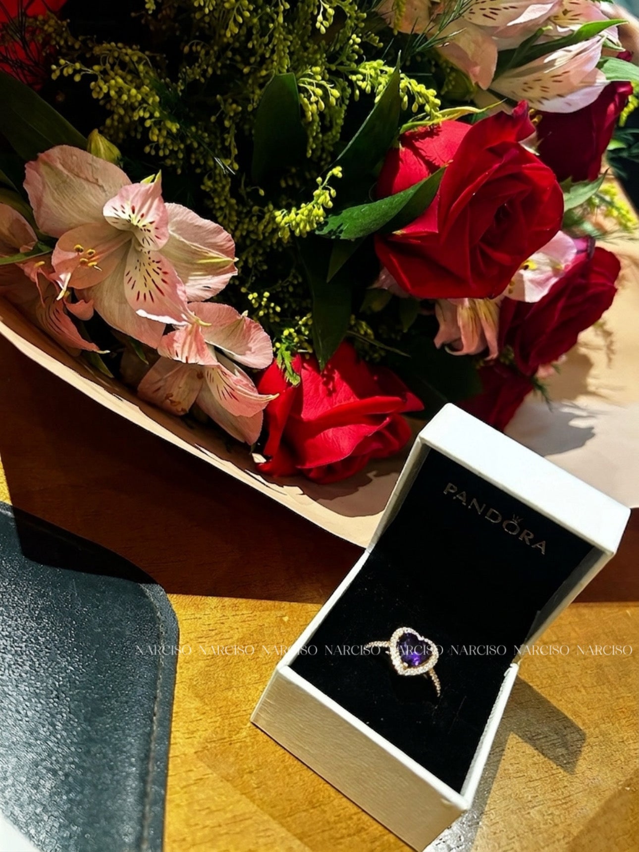 Anillo Pandora corazón morado