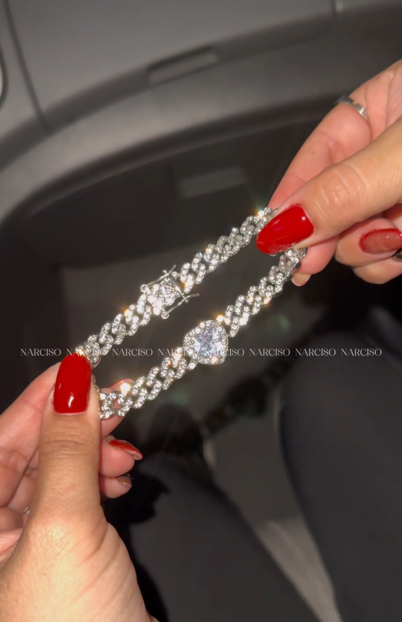 Brazalete brilloso con corazón en plateado