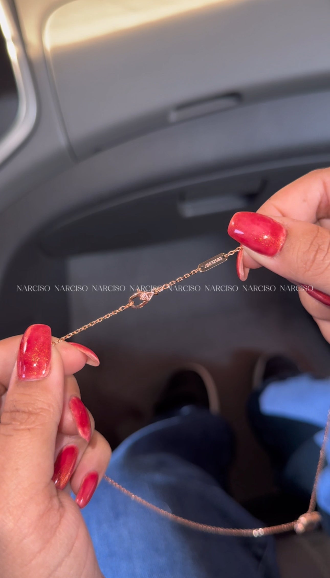 Collar VC rosa con empaque