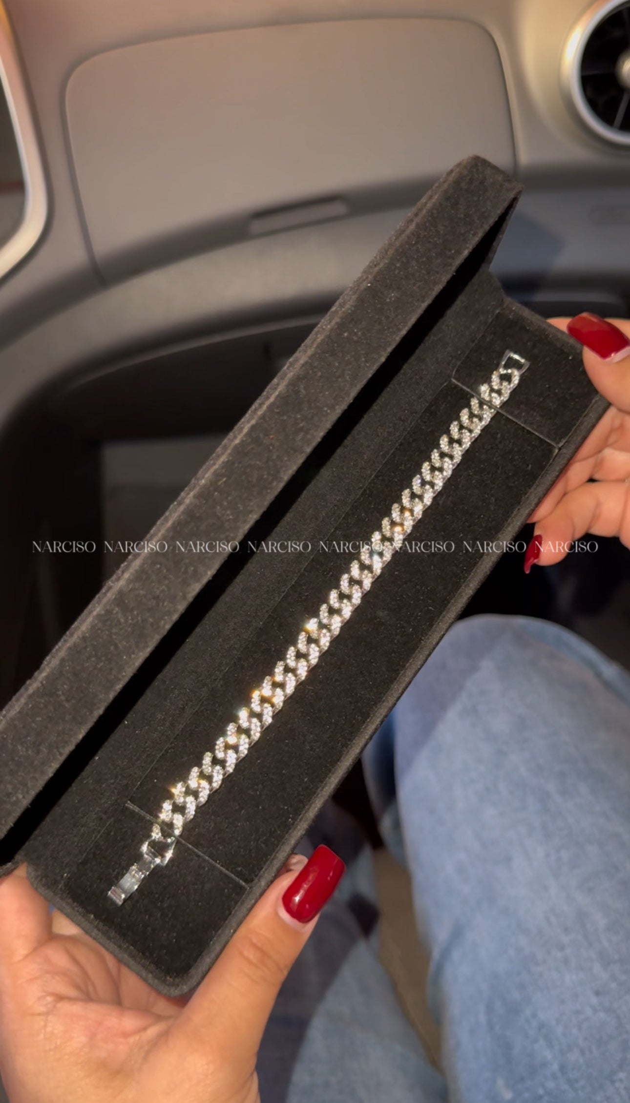 Brazalete brilloso plateado
