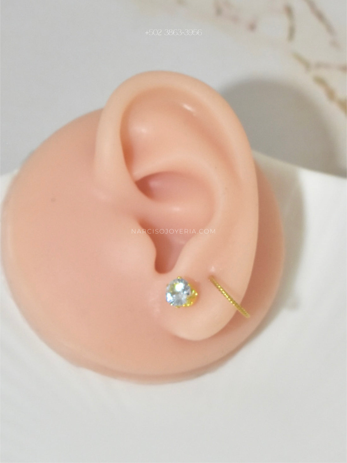 Piercing dorado lóbulo