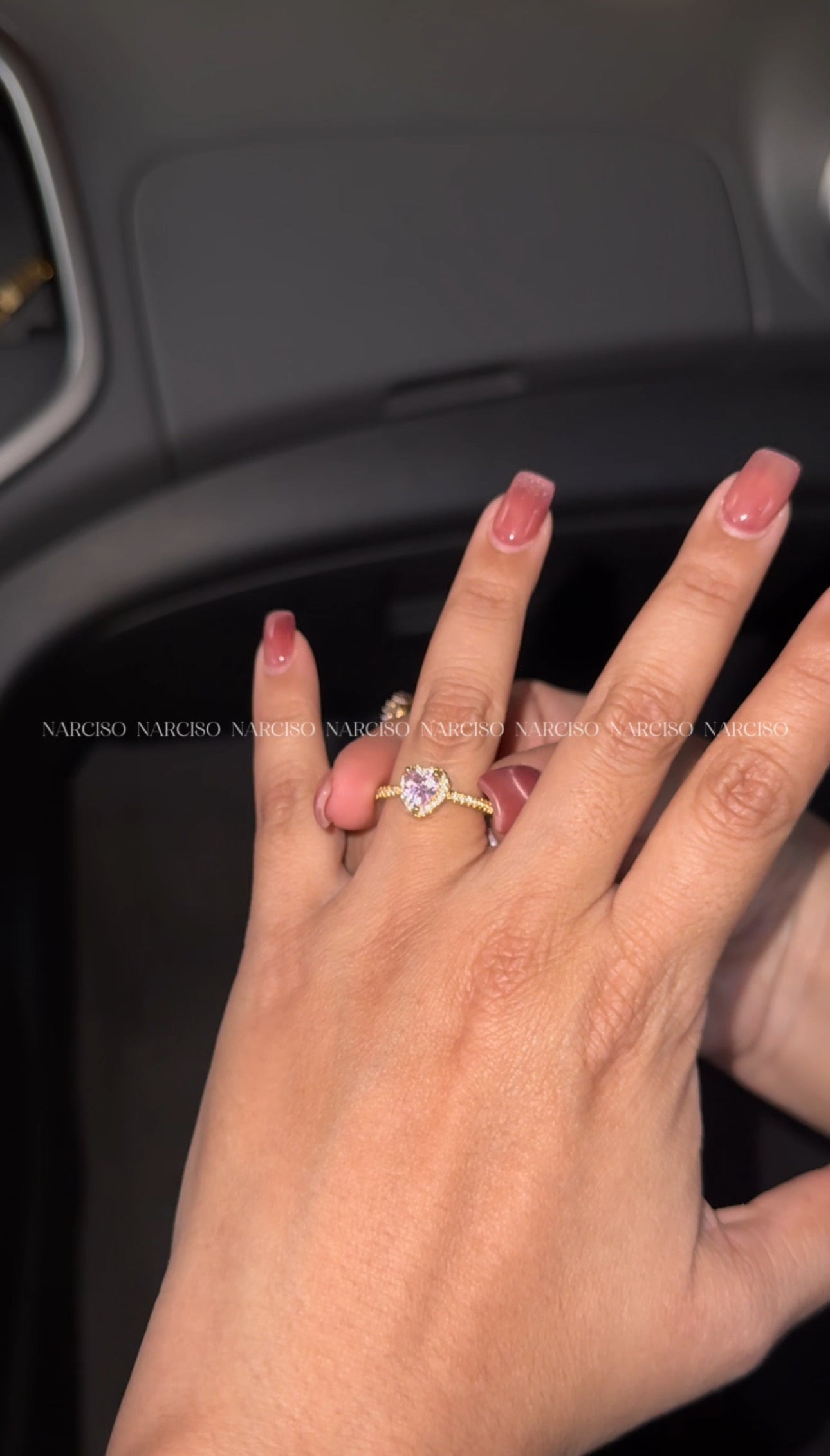 Anillo dorado Pandora corazón rosa