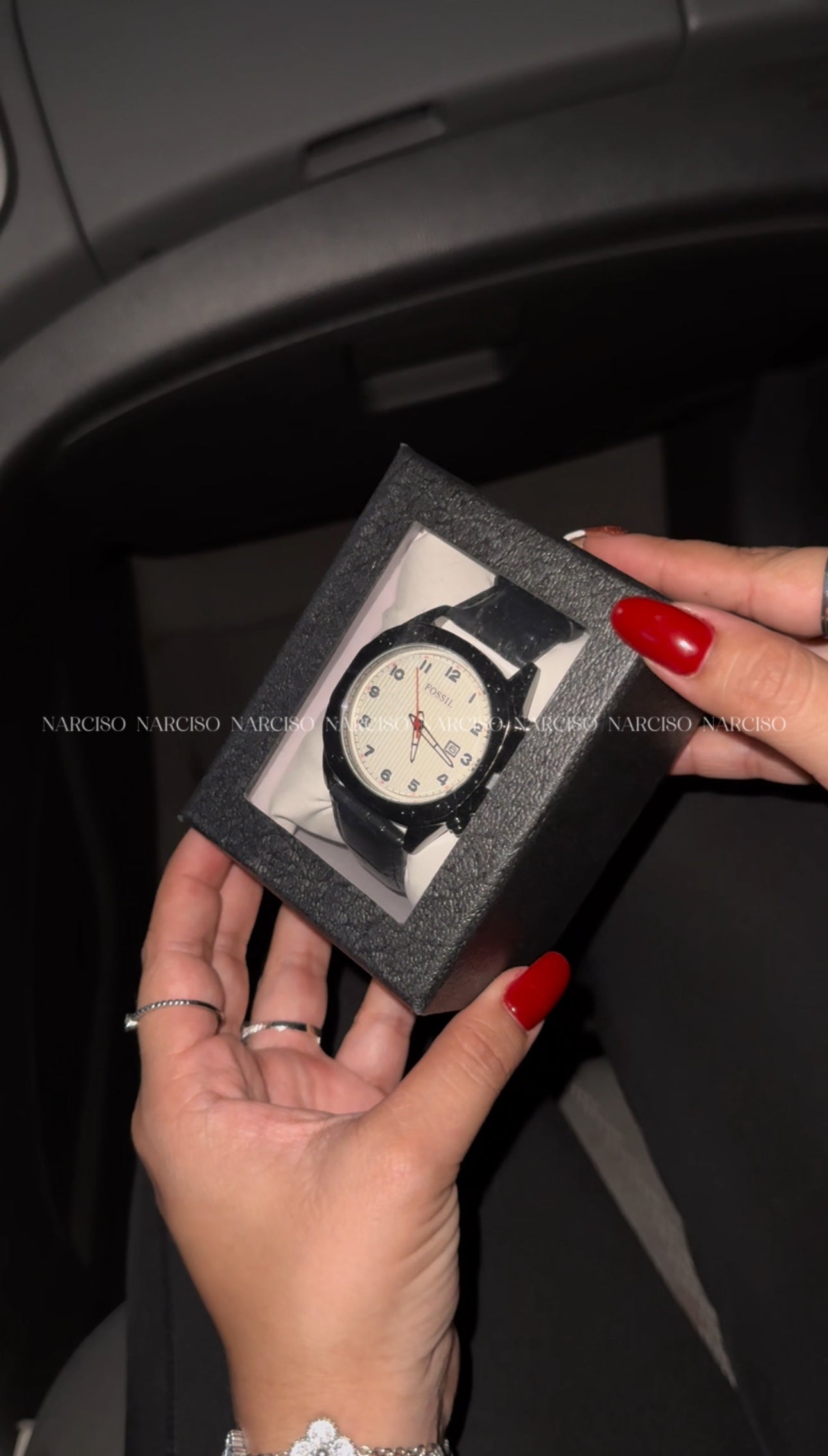 Fossil negro con blanco