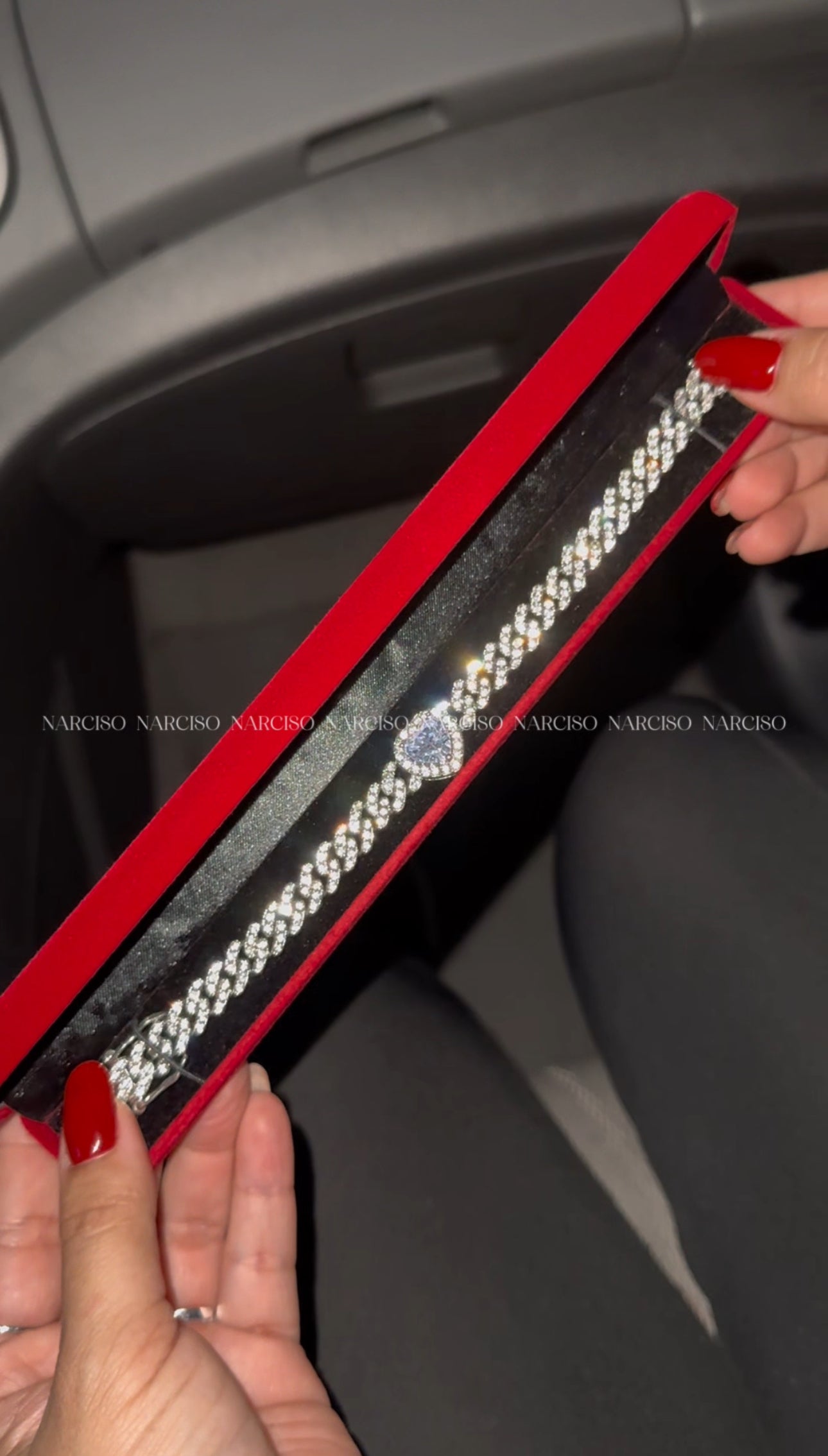Brazalete brilloso con corazón en plateado