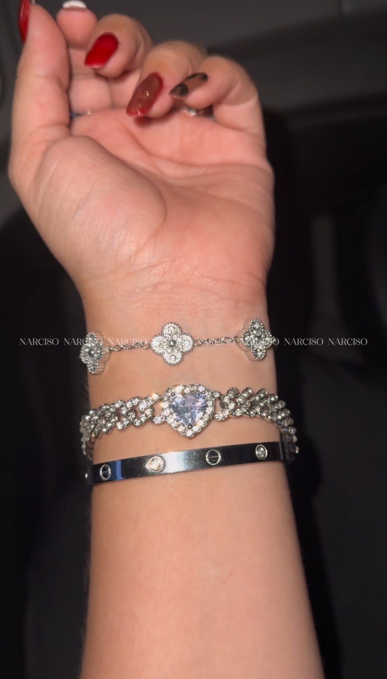Brazalete brilloso con corazón en plateado