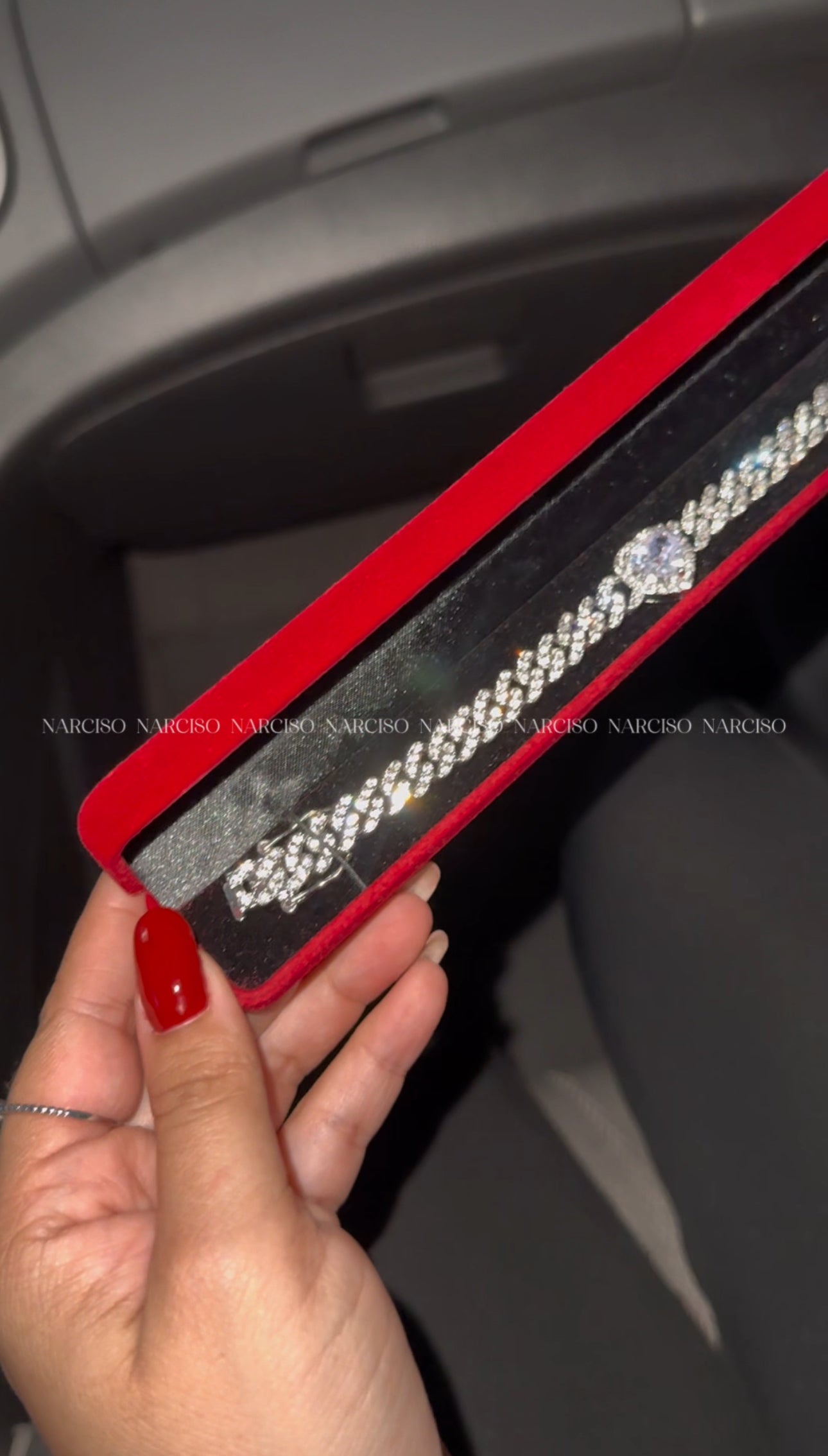 Brazalete brilloso con corazón en plateado