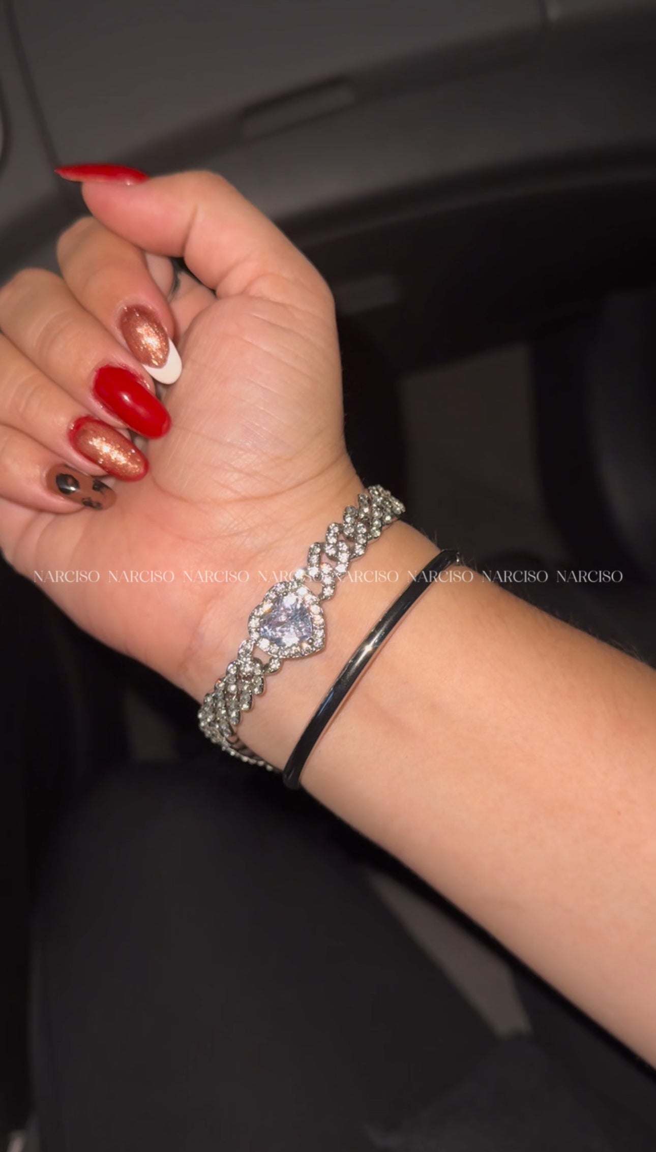 Brazalete brilloso con corazón en plateado