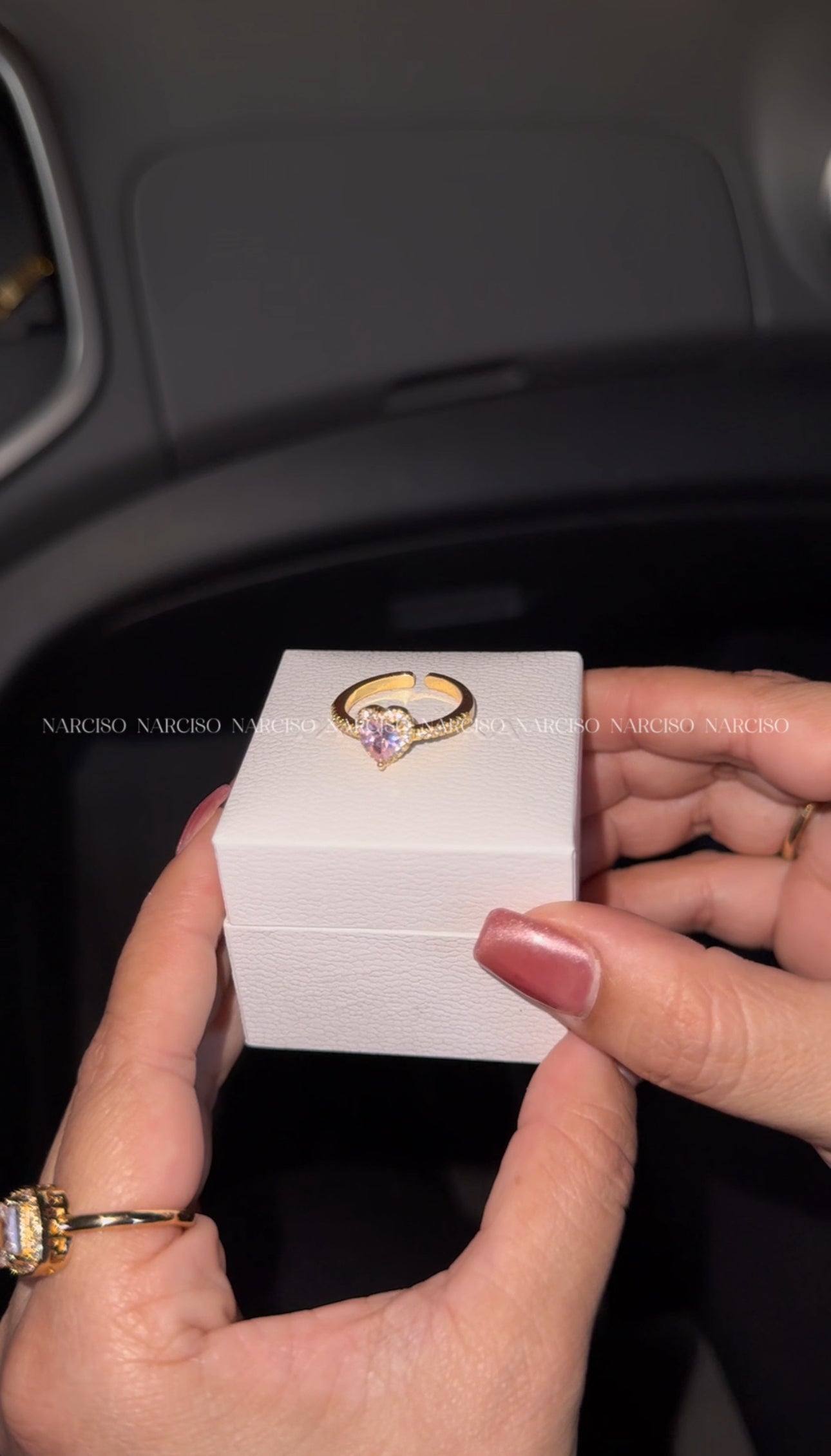 Anillo dorado Pandora corazón rosa