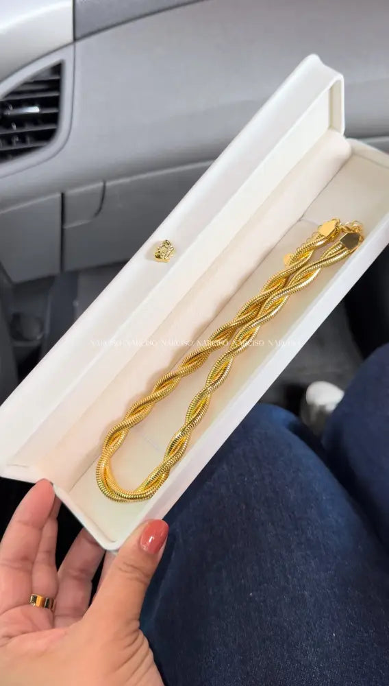 Choker Twisted Collar