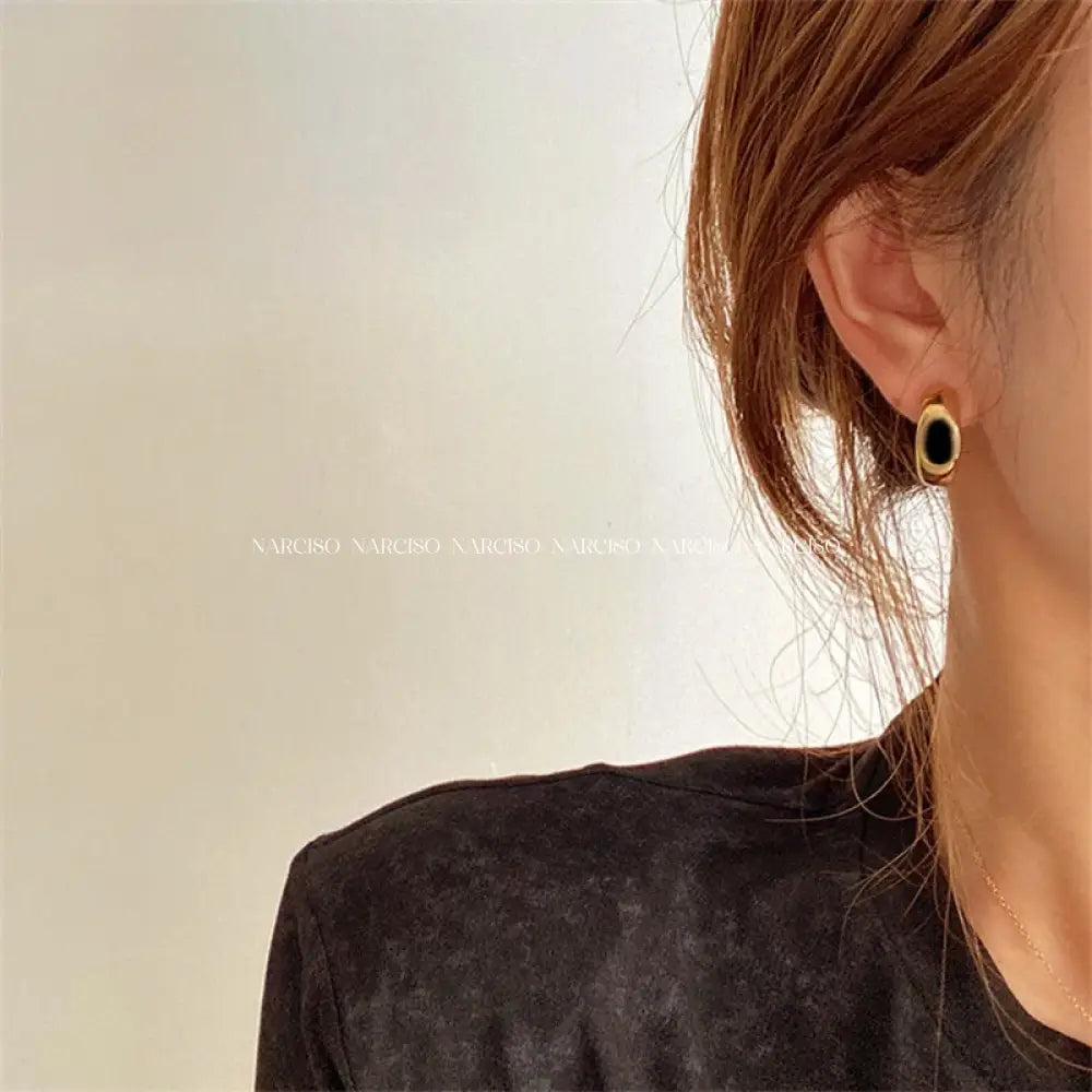 Chunky Dorados Con Negro Aretes