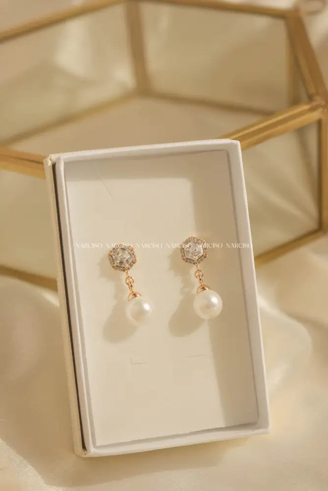 Crystals And Pearls Aretes