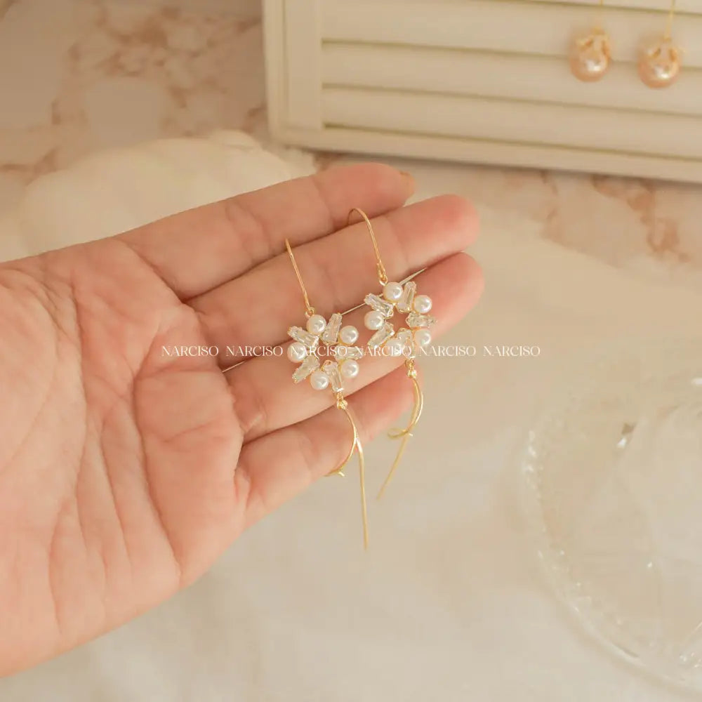 Elegant Pearls Aretes