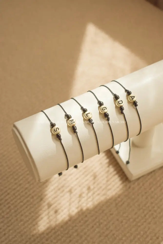 Hilo Negro Y Letra Para Compartir Pulsera