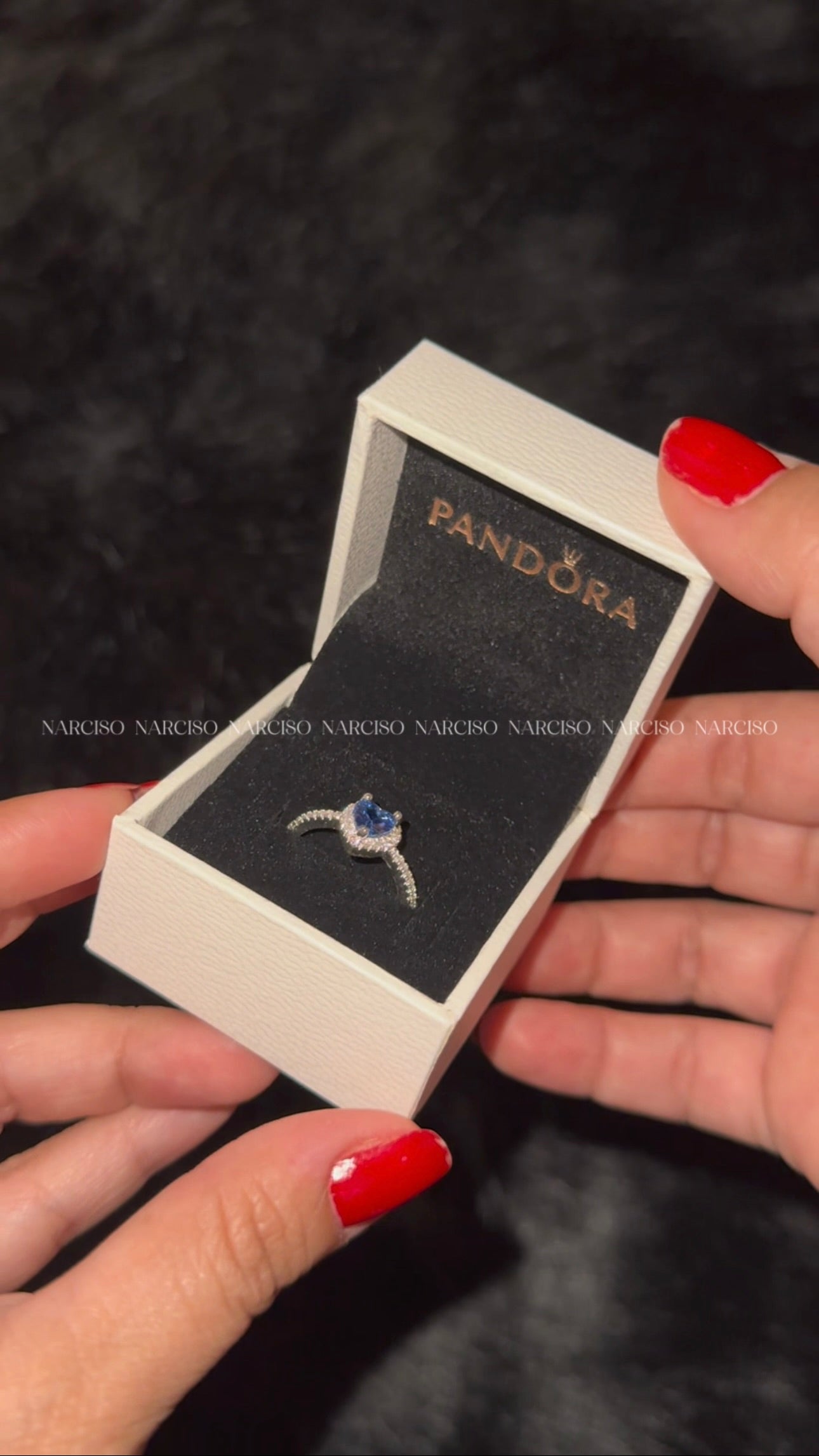 Anillo Pandora plateado corazón azul