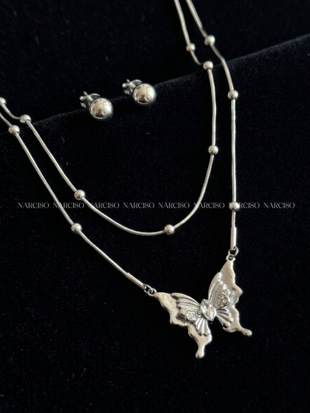 Collar doble con mariposa y aretes