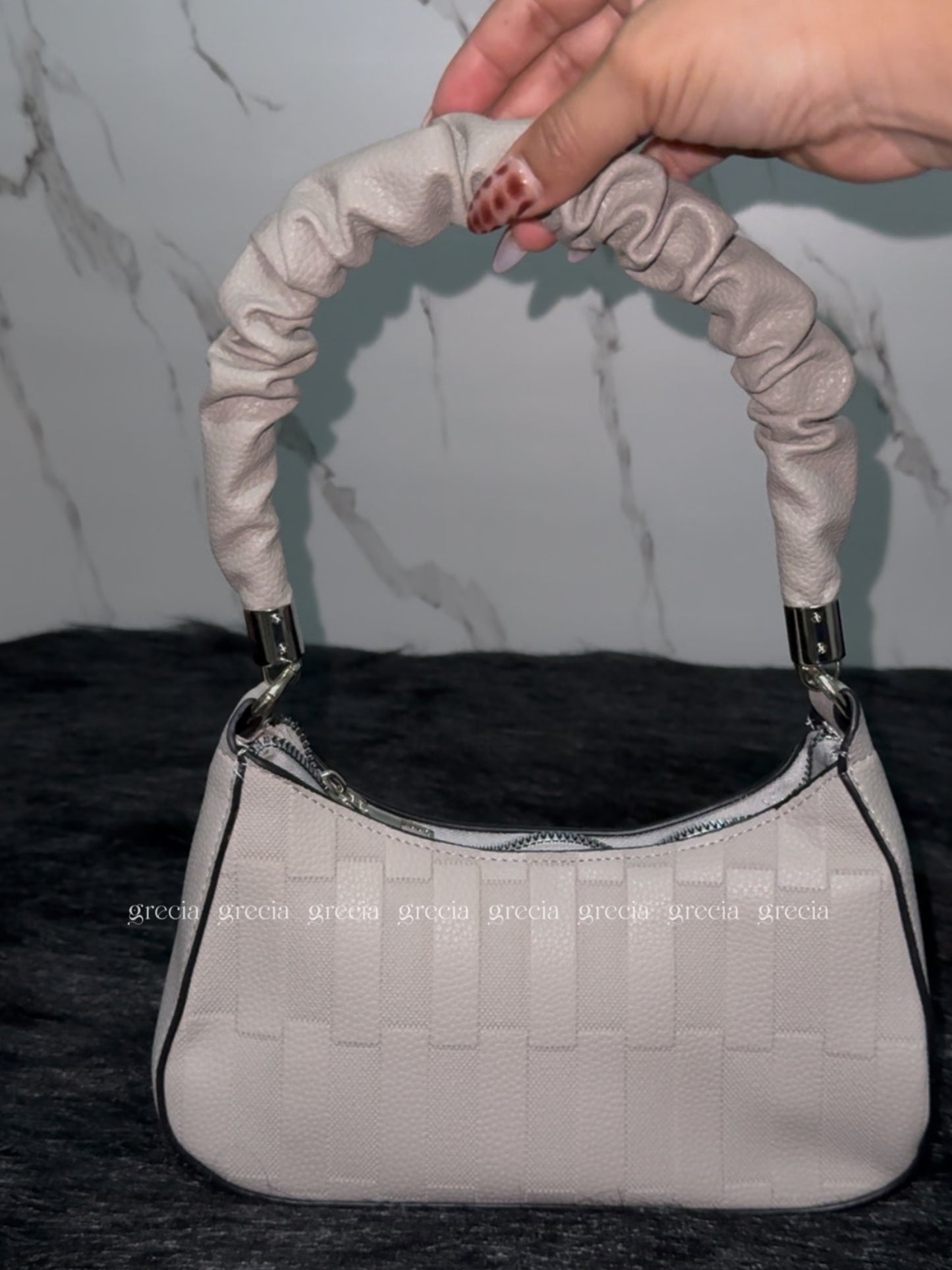 Beige media luna