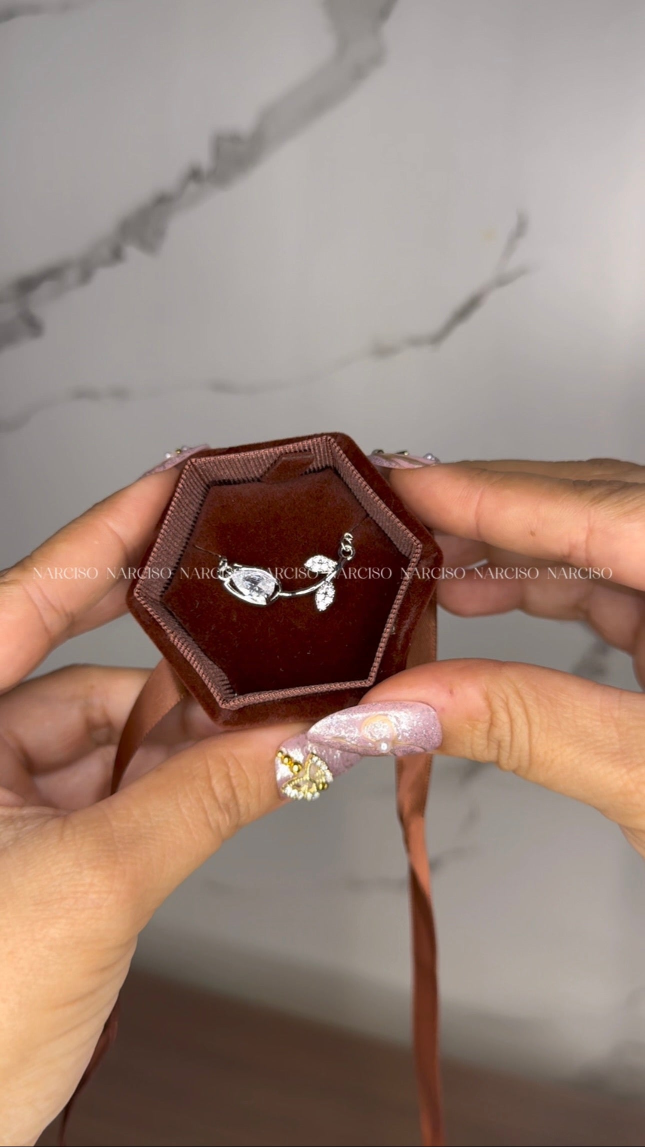 Joyero café para collar