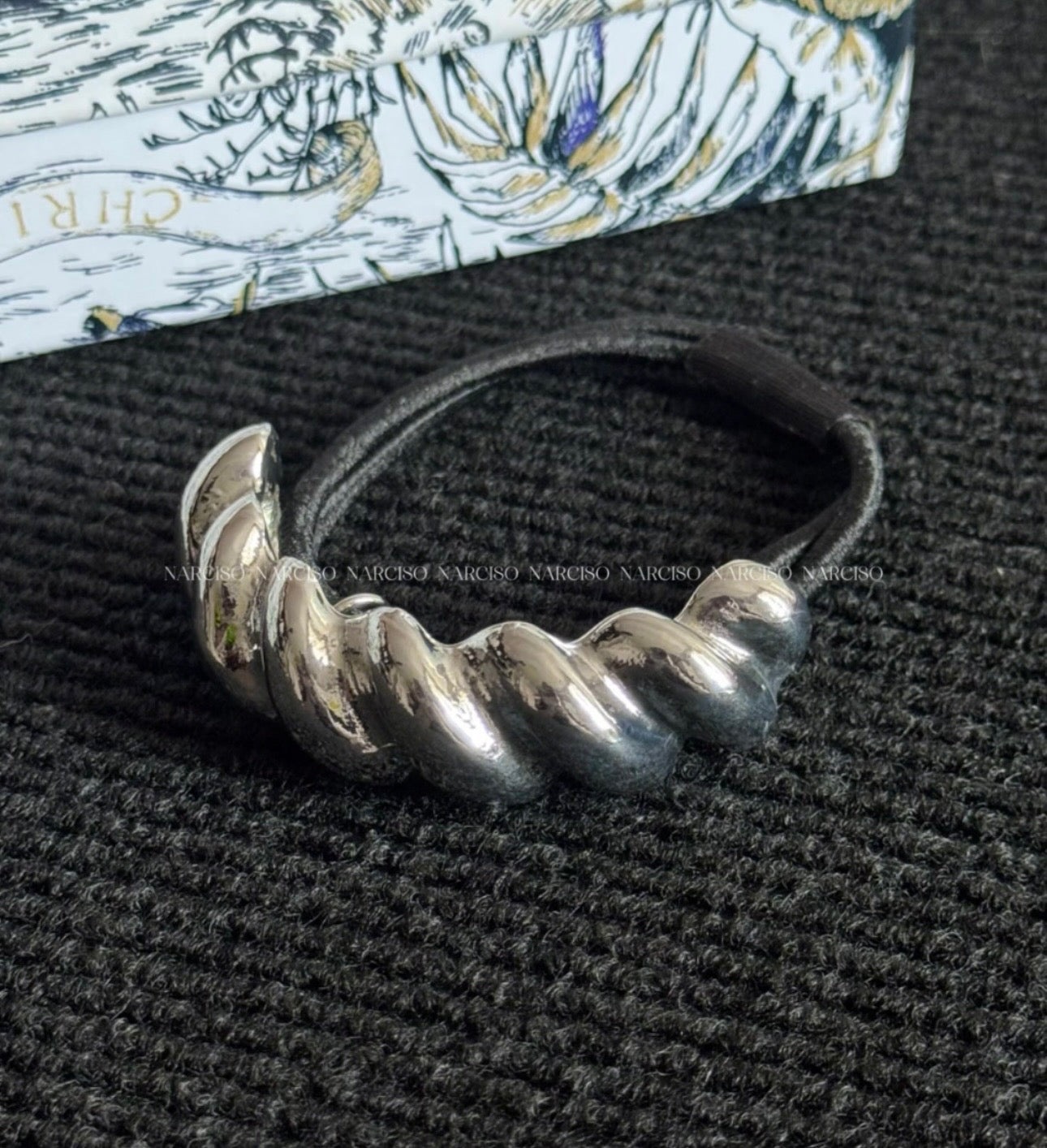Metal ponytail