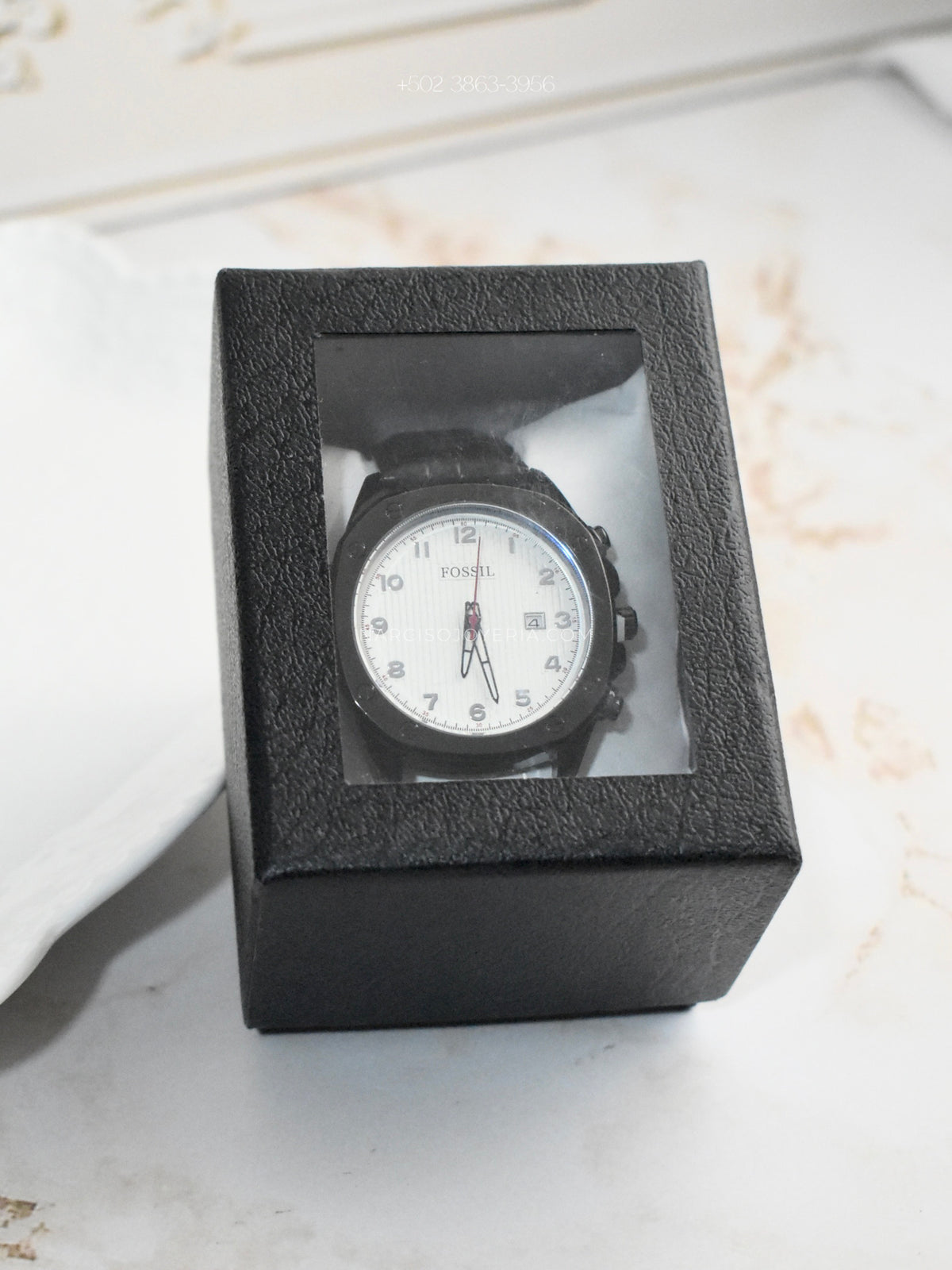 Fossil negro con blanco
