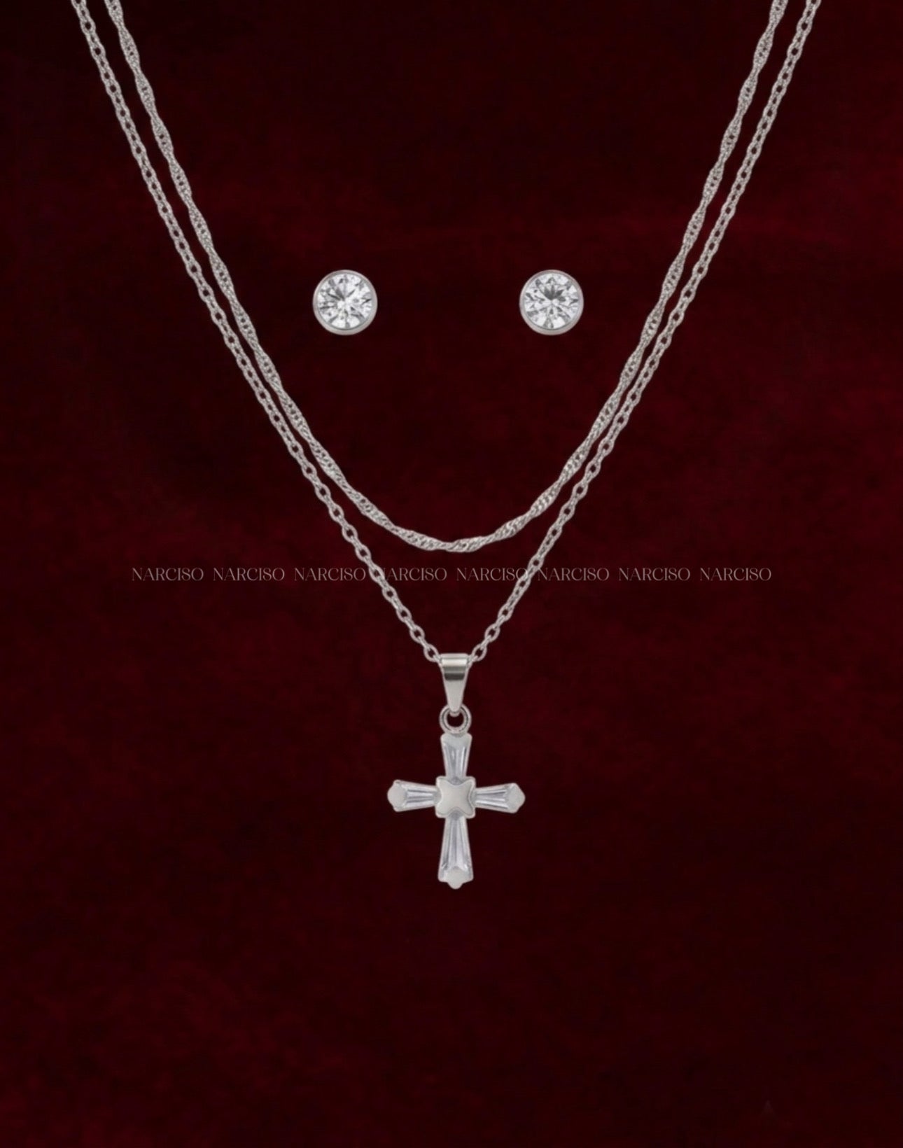 Set de aretes y collares con dije de cruz
