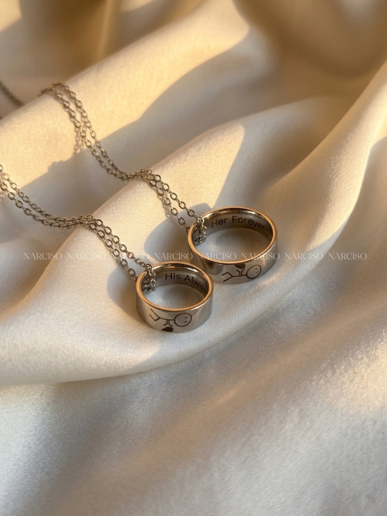 Dúo de anillos en collar