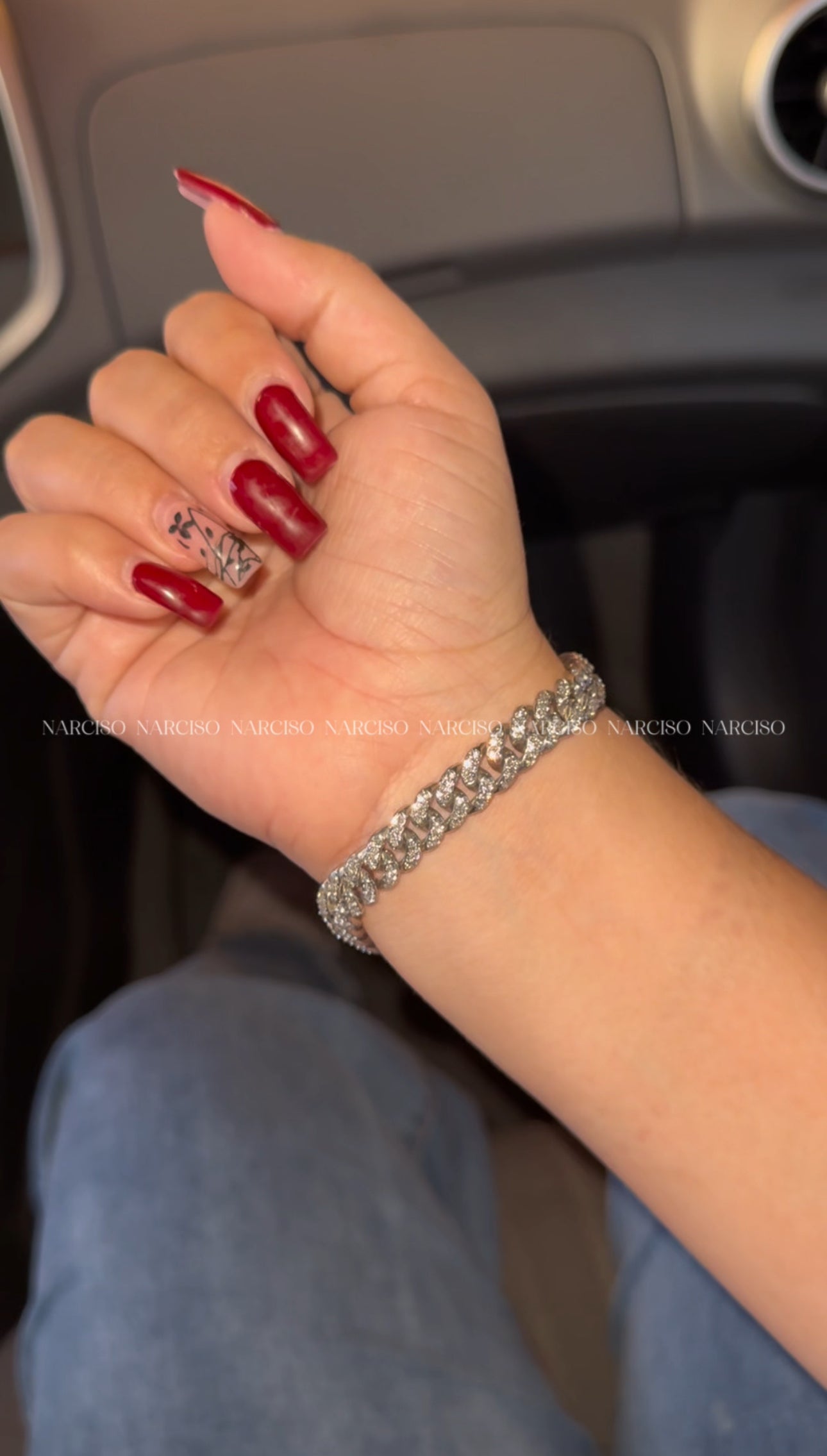 Brazalete brilloso plateado