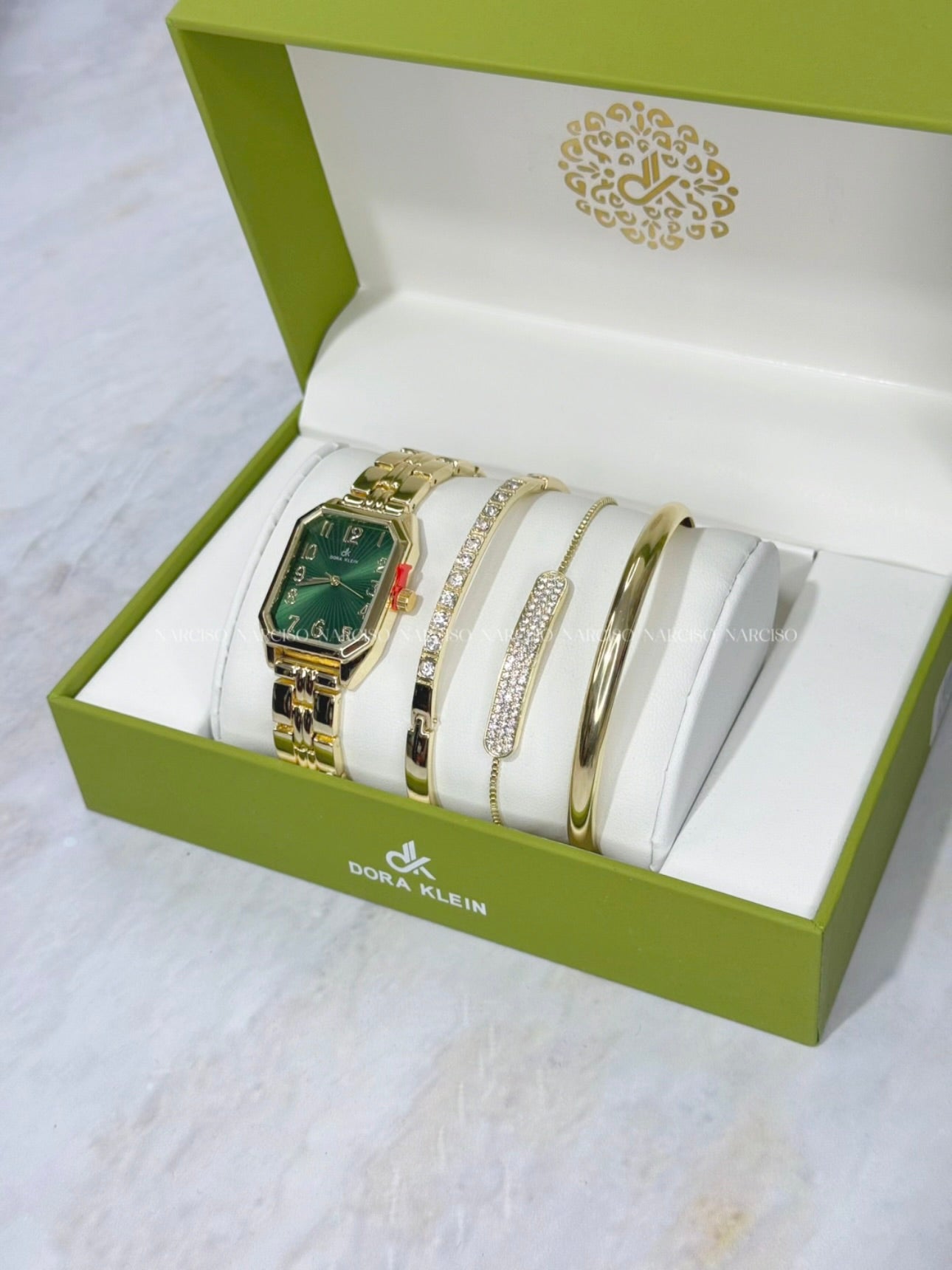 Set dorado con verde
