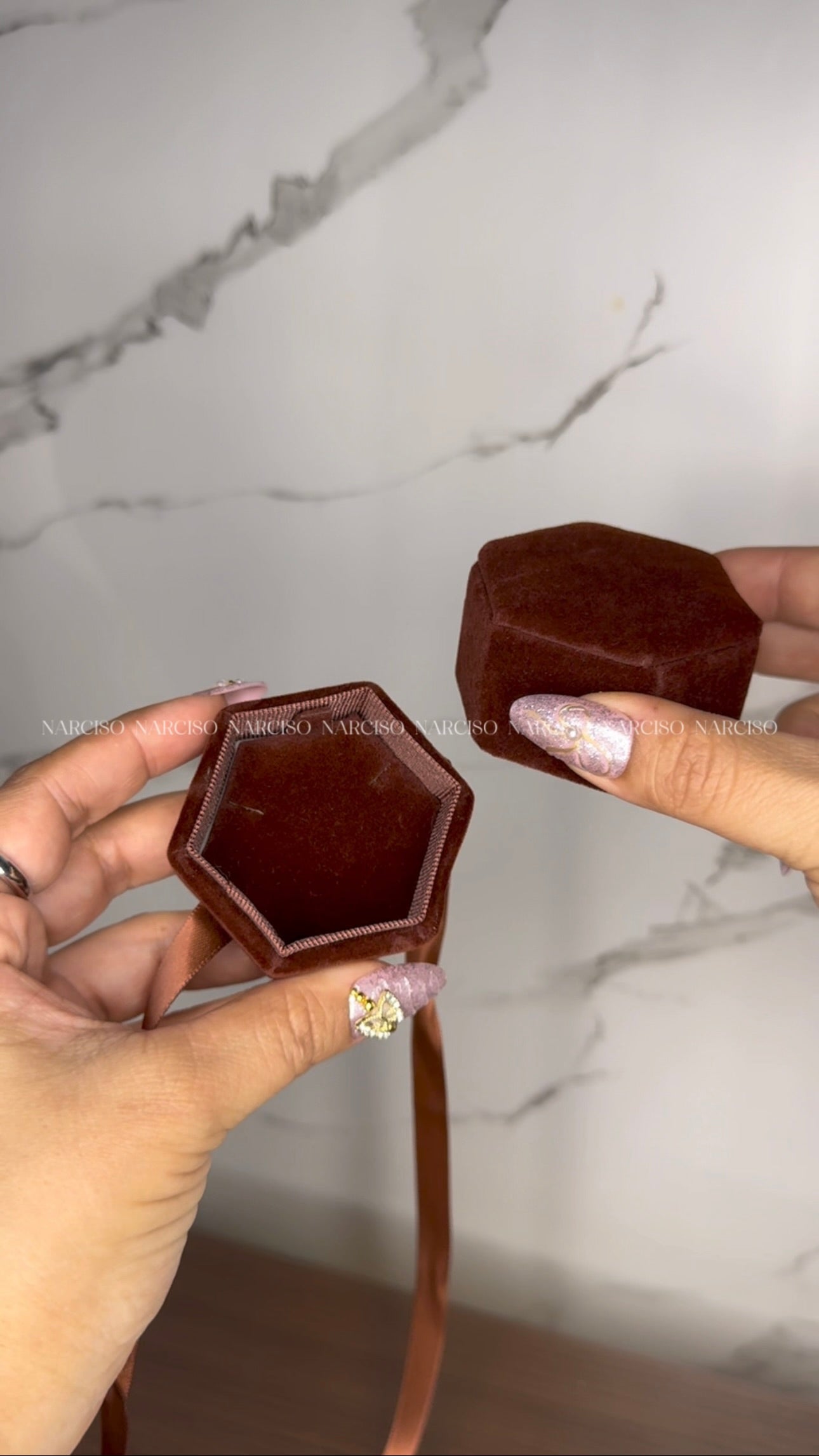 Joyero café para collar