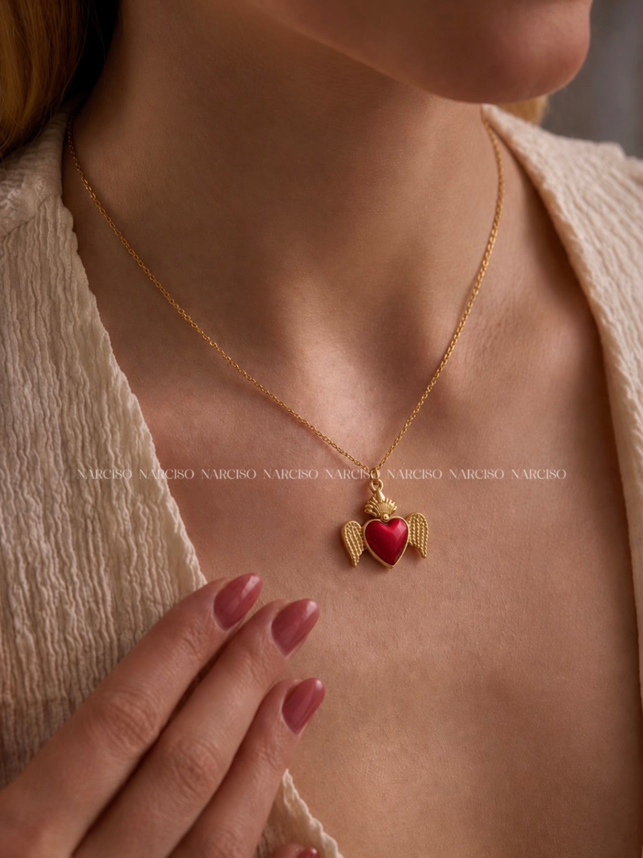Collar corazón con alas