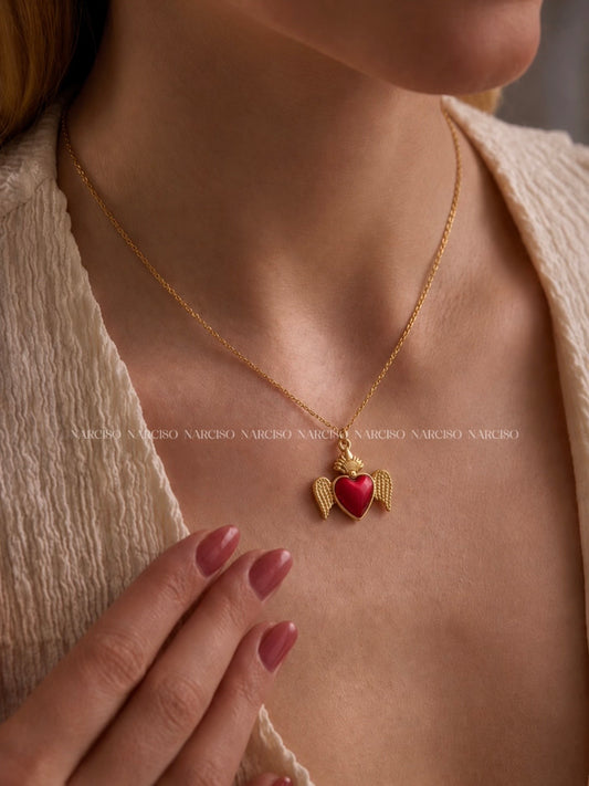 Collar corazón con alas