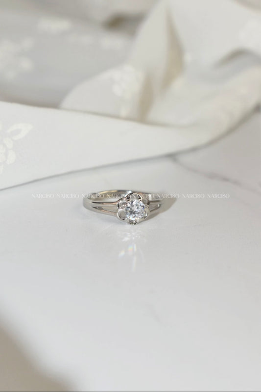 Anillo promesa flor plateada