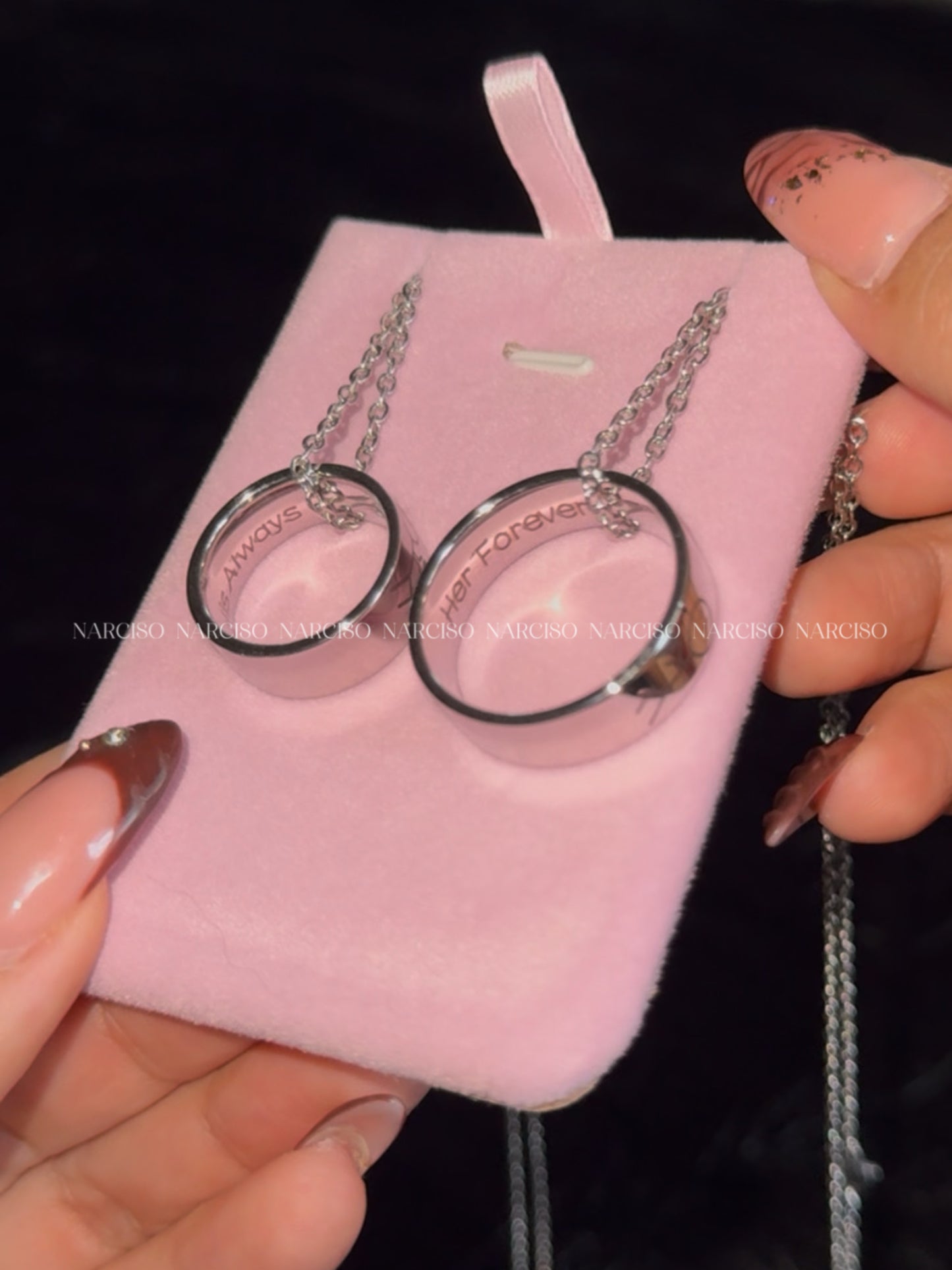 Dúo de anillos en collar