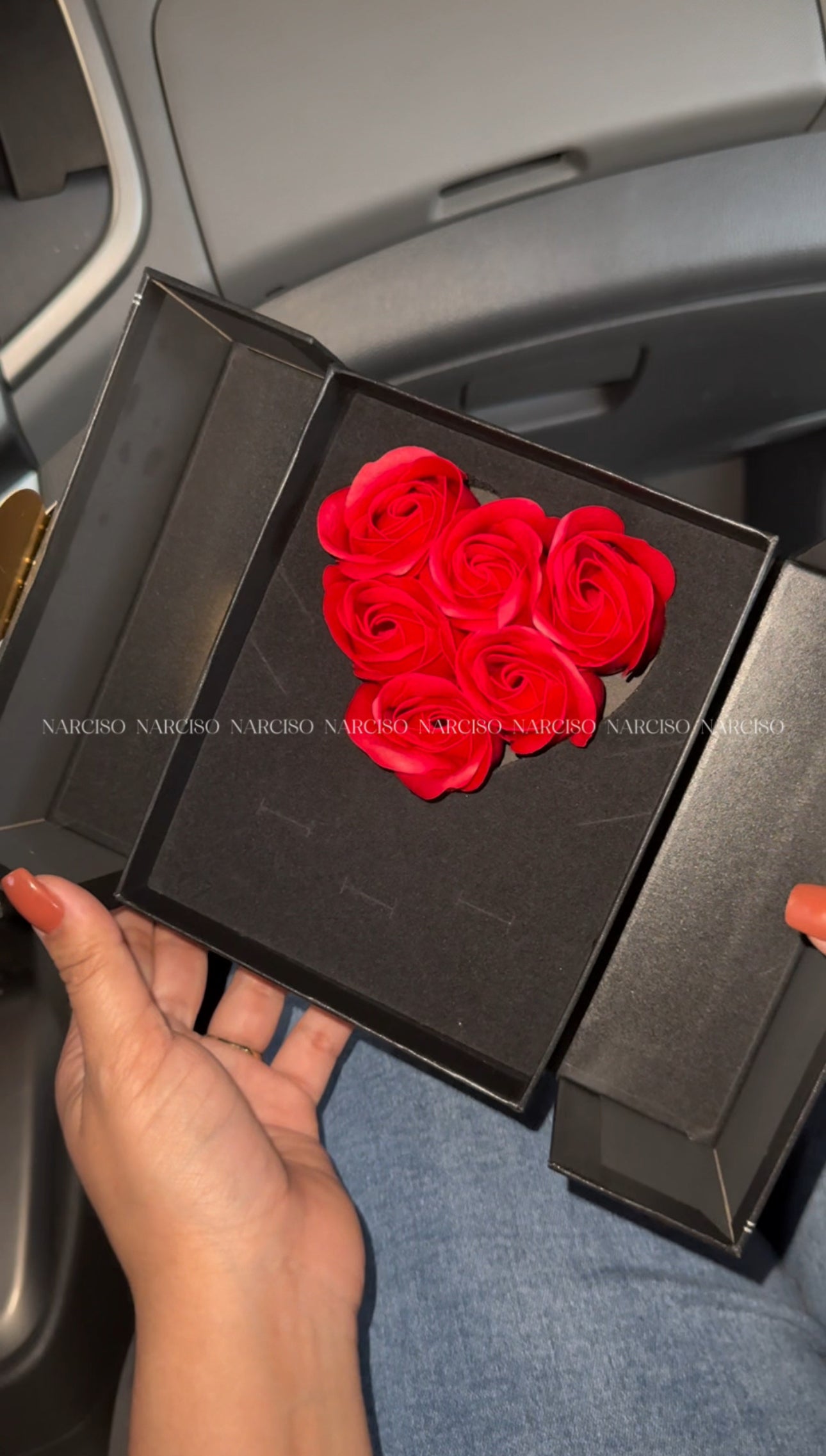 Caja de rosas eternas en negro