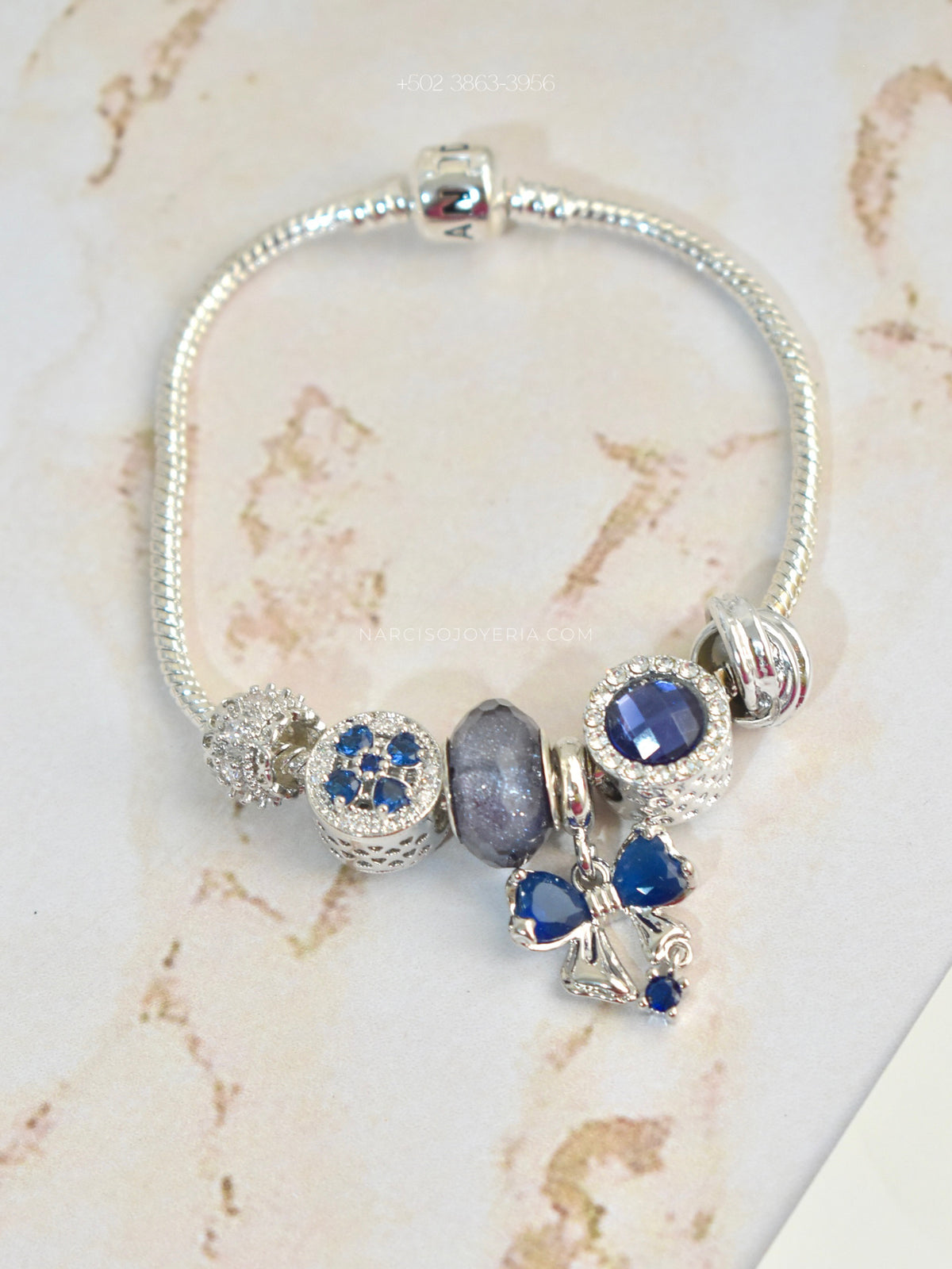 Pandora azul con moñita