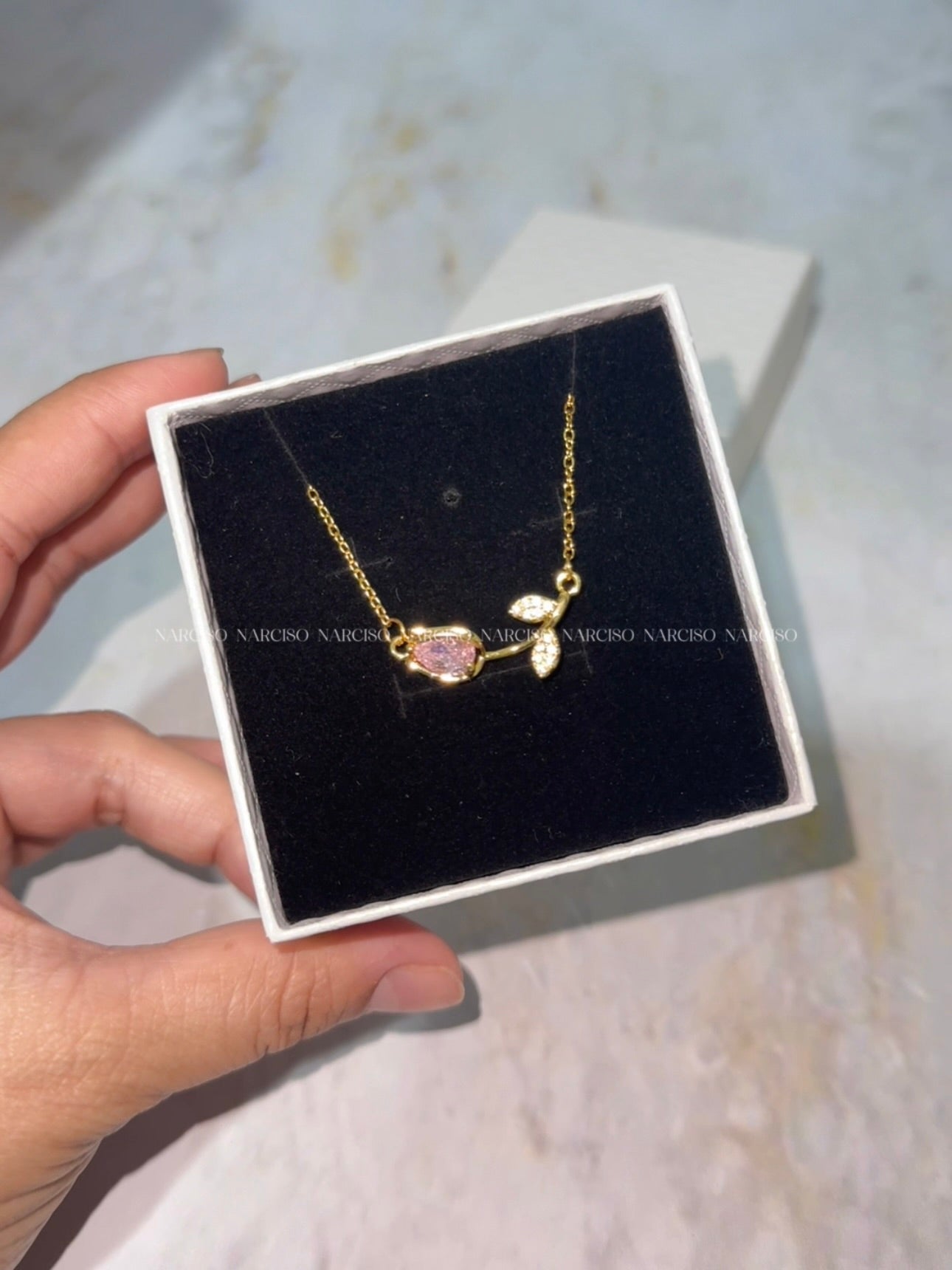 Tulipán rosado en dorado