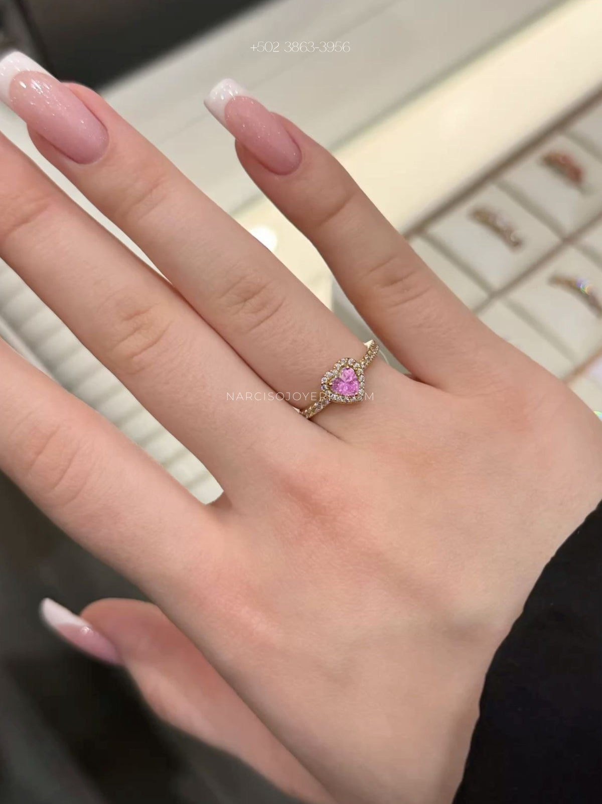 Anillo dorado corazón rosa