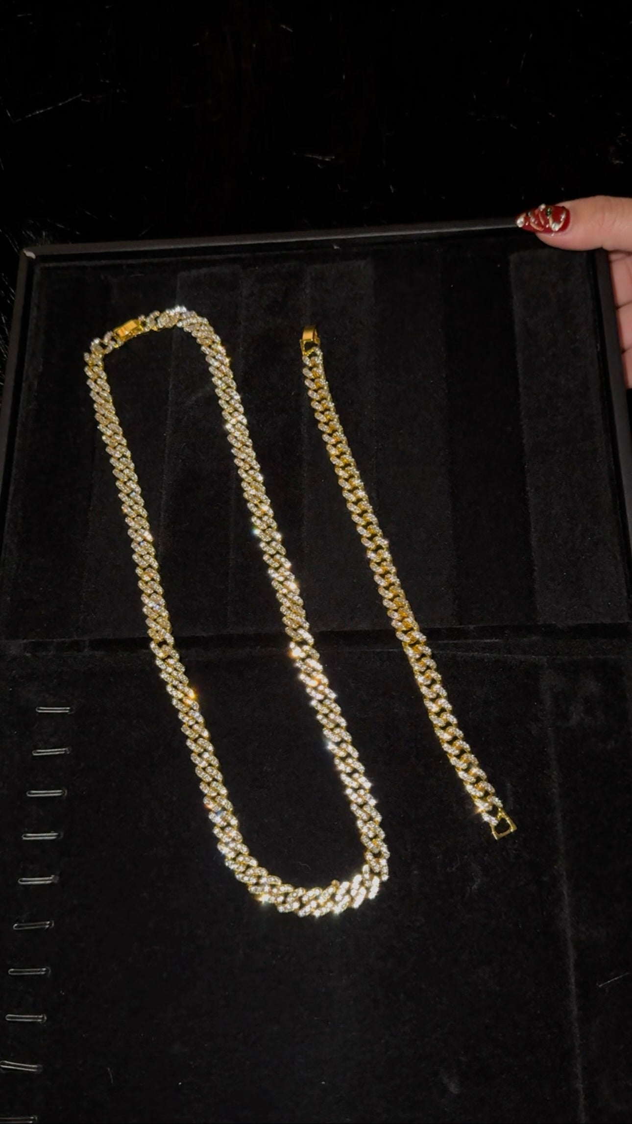 Set brilloso para caballero plateado