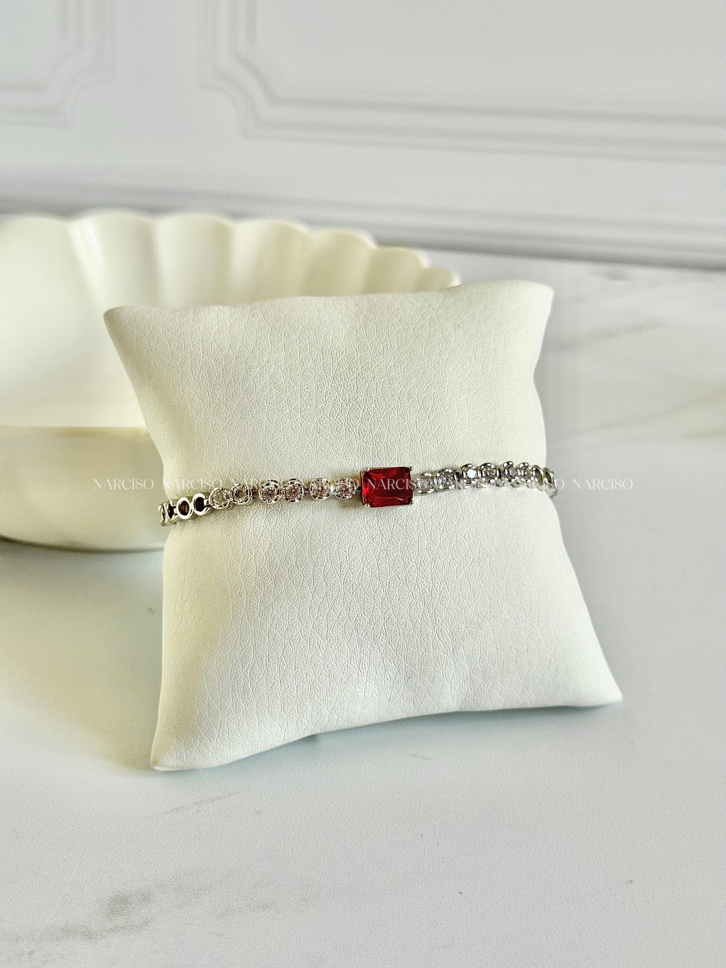 Brazalete plateado con cristales