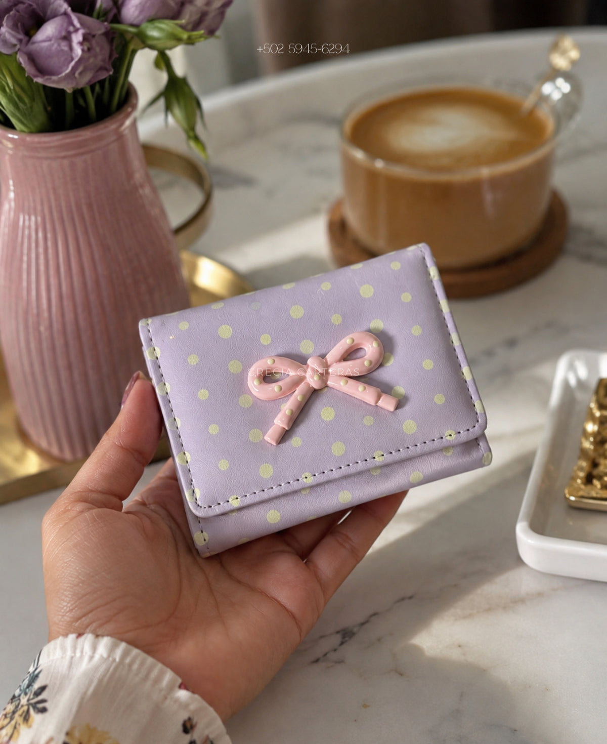 Billetera lila con rosa