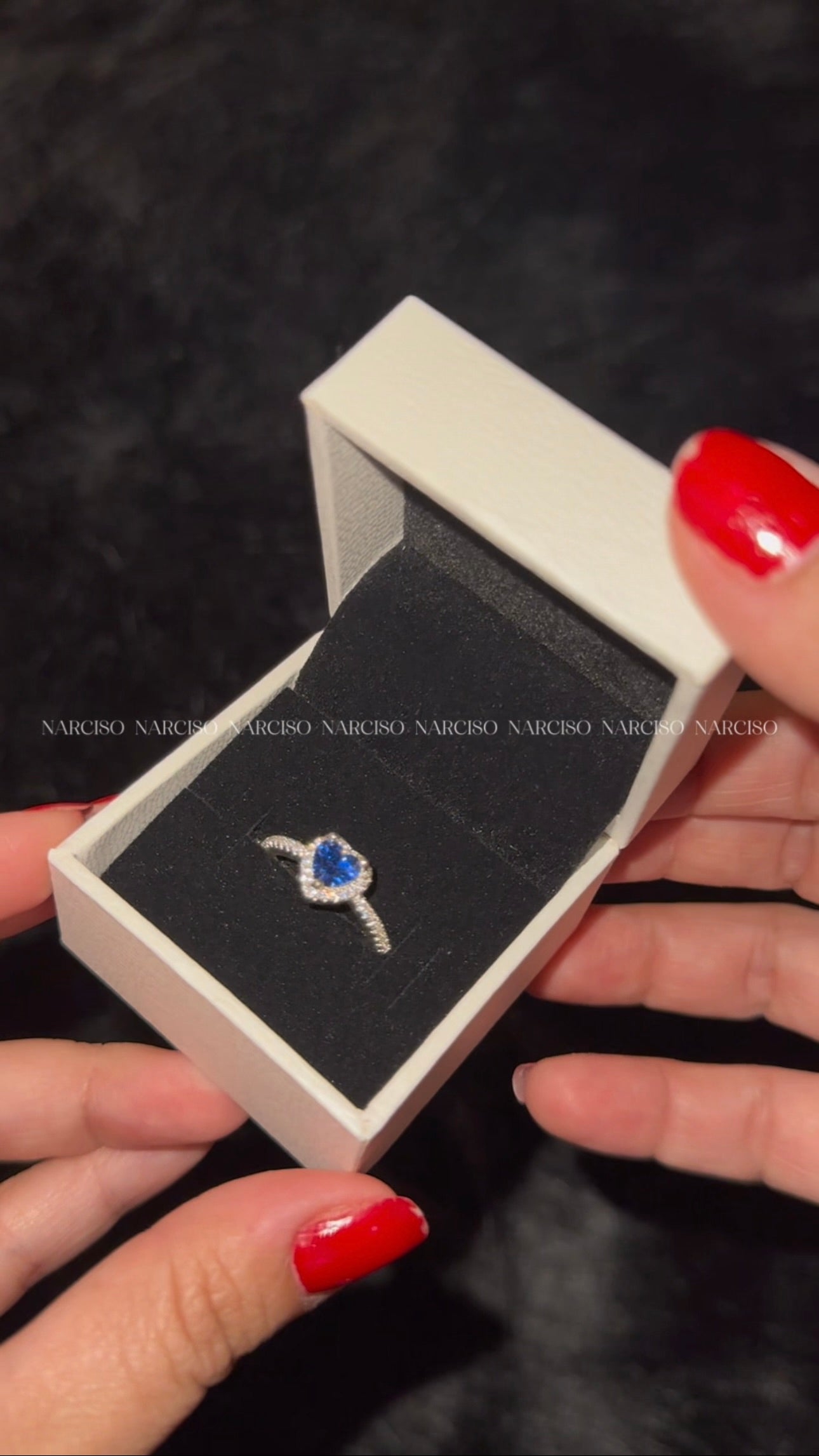 Anillo Pandora plateado corazón azul