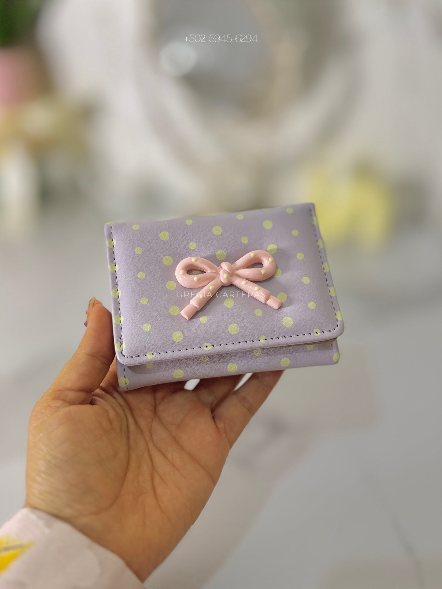 Billetera lila con rosa