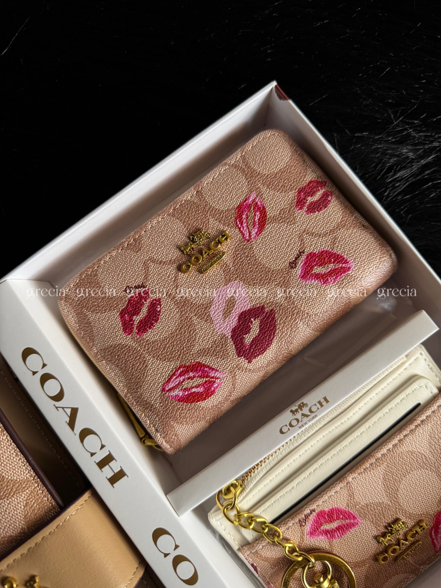 Set Coach con besos